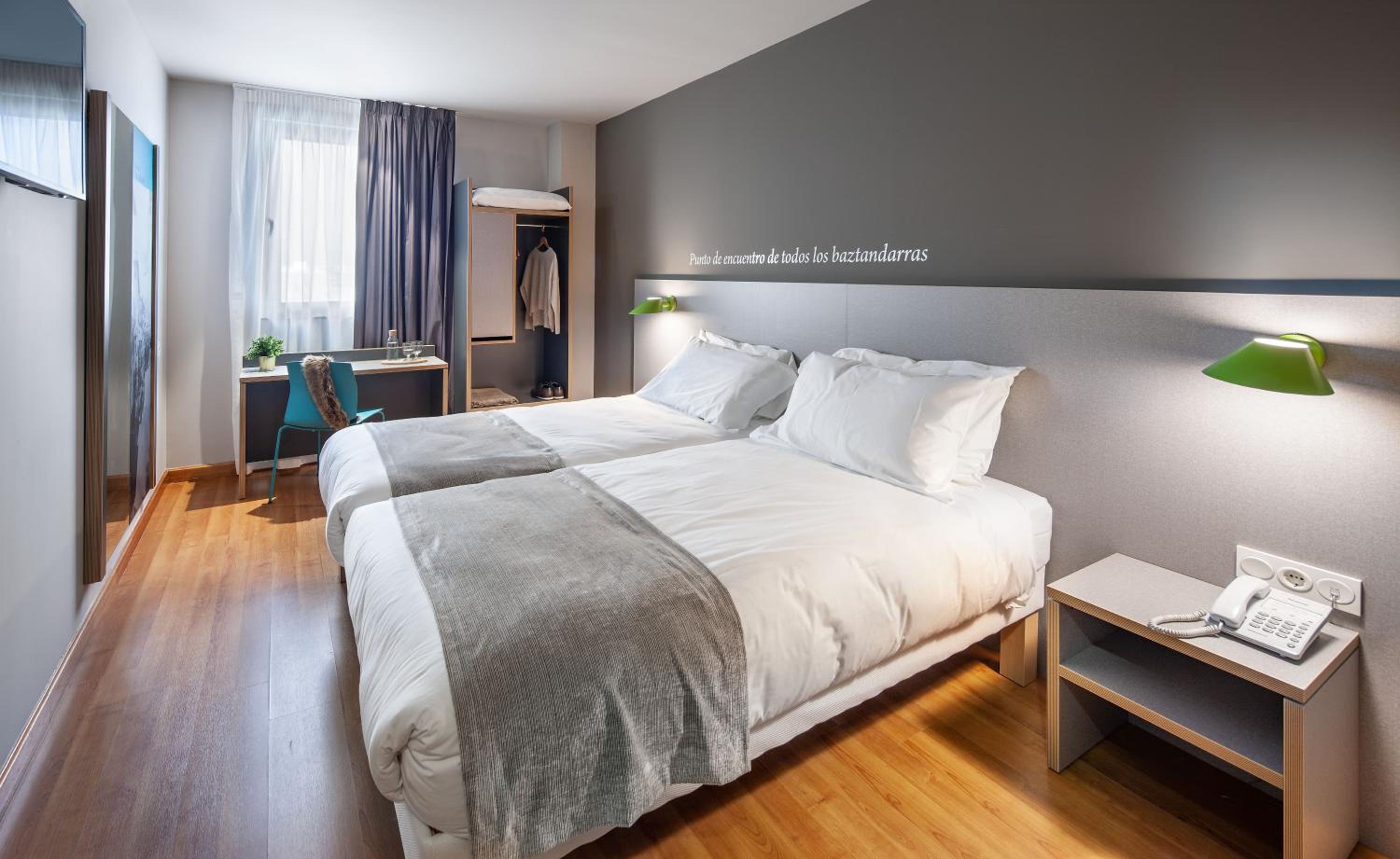 Standard Twin Room - Photo 1