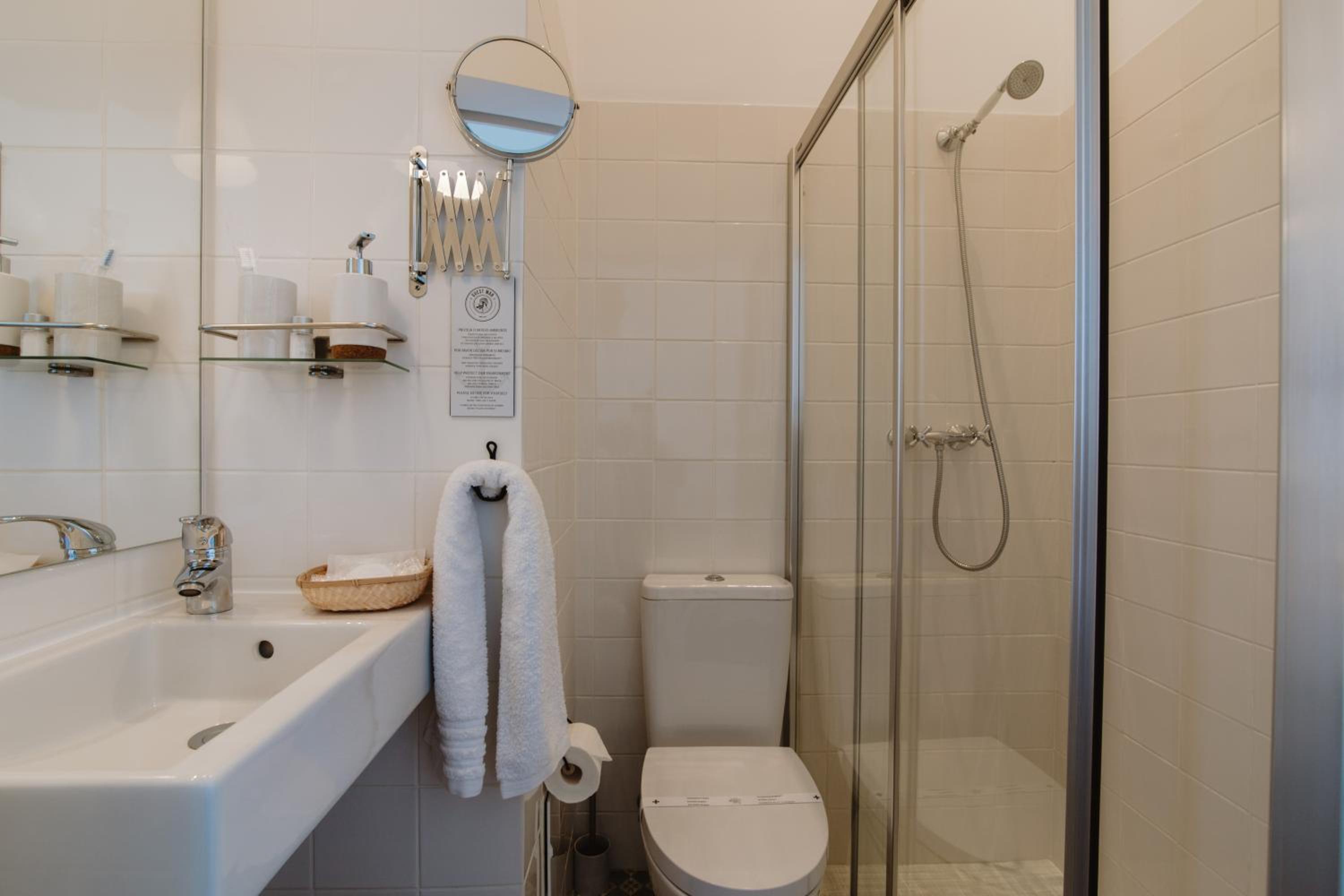 Double Room with Private Bathroom photo 2