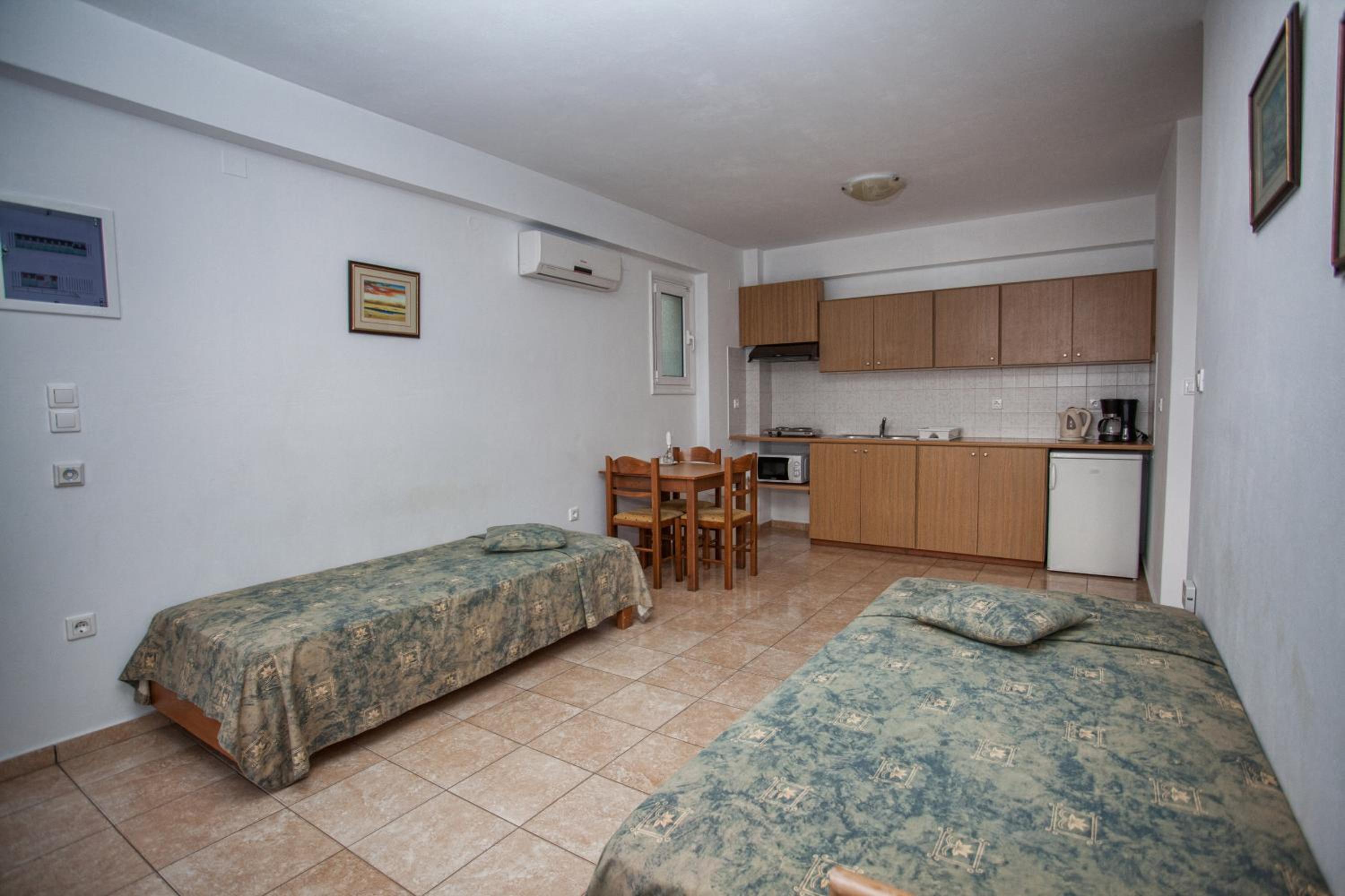 One-Bedroom Apartment with Side Sea View - Photo 3