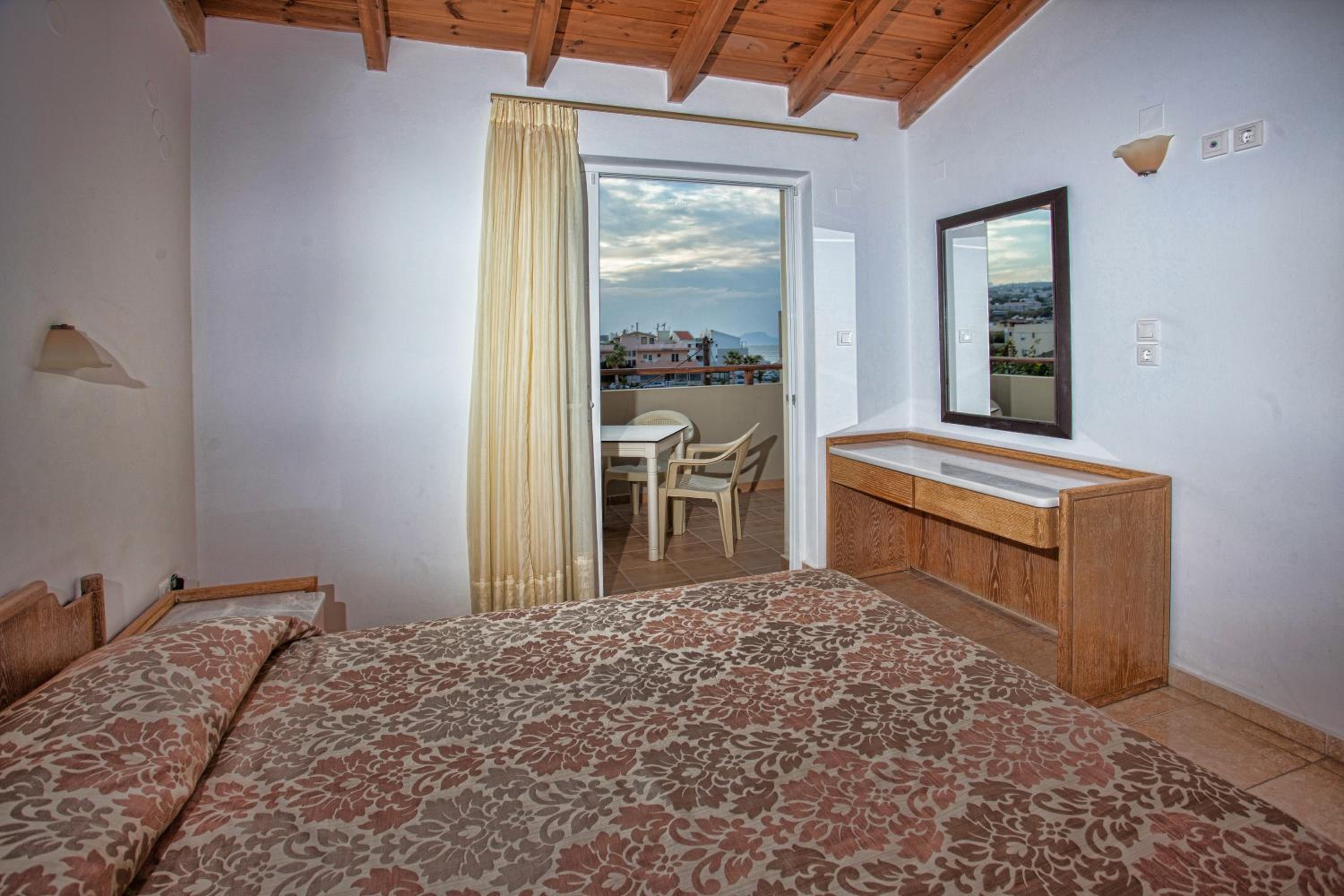 One-Bedroom Apartment with Side Sea View - Photo 4