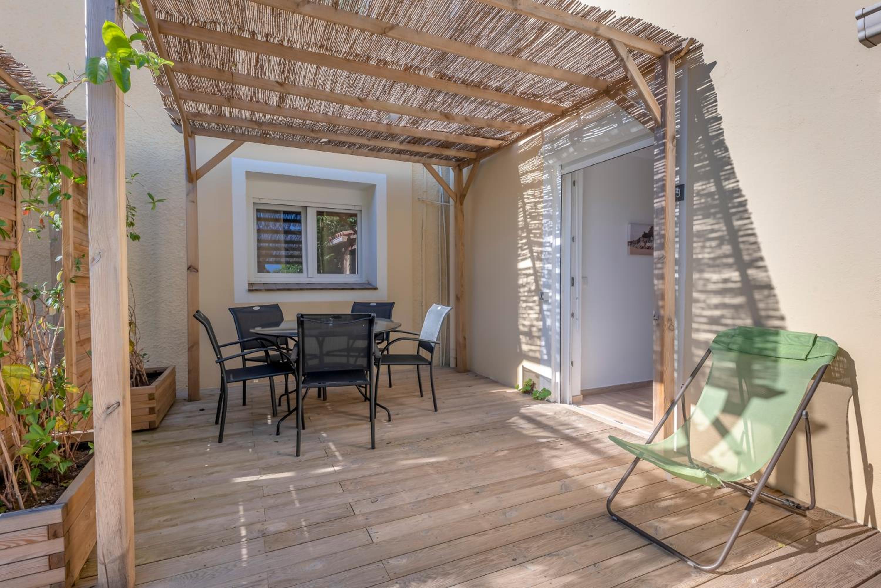 Duplex with Terrace - Photo 2