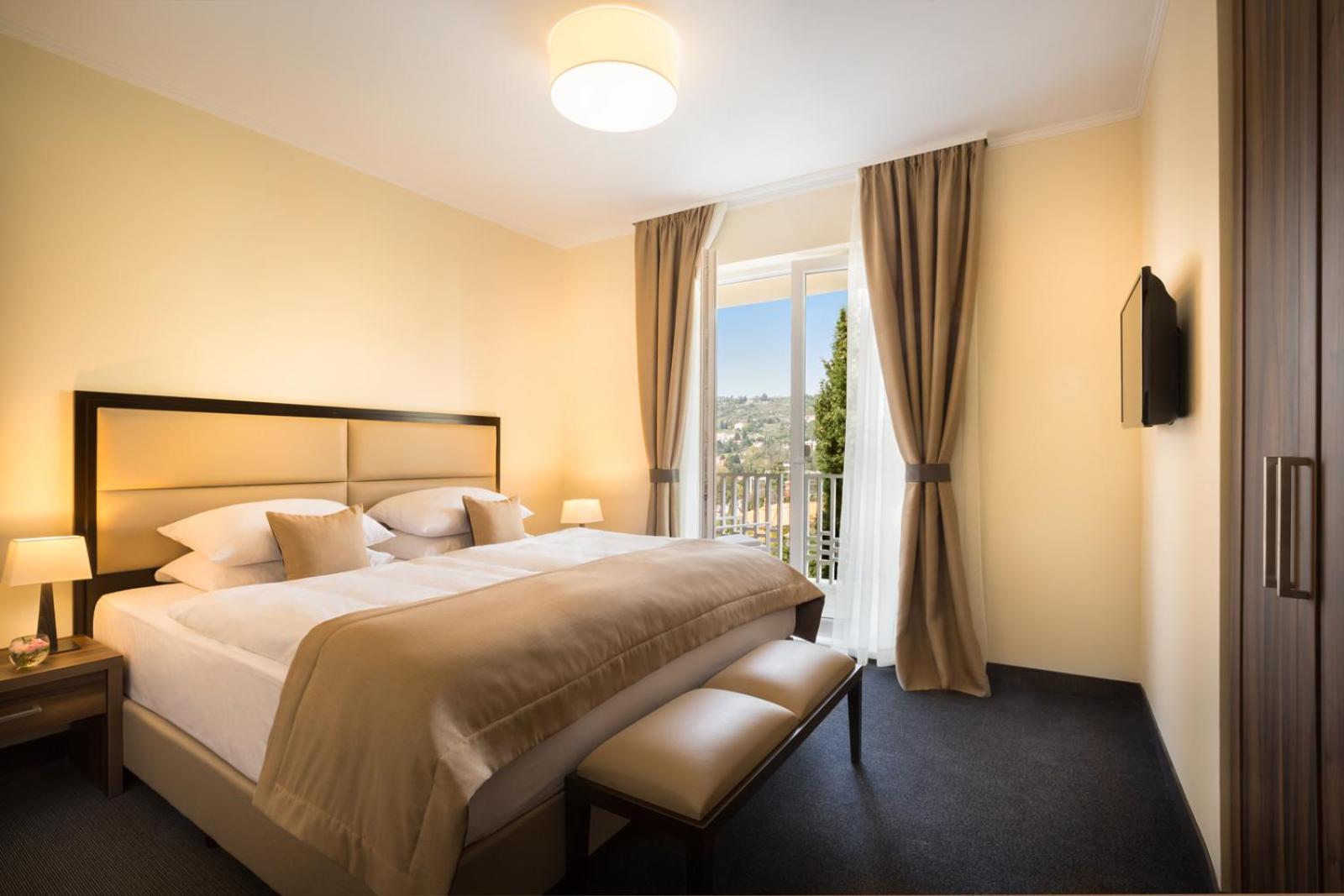 Suite with Park View and Balcony - Photo 6