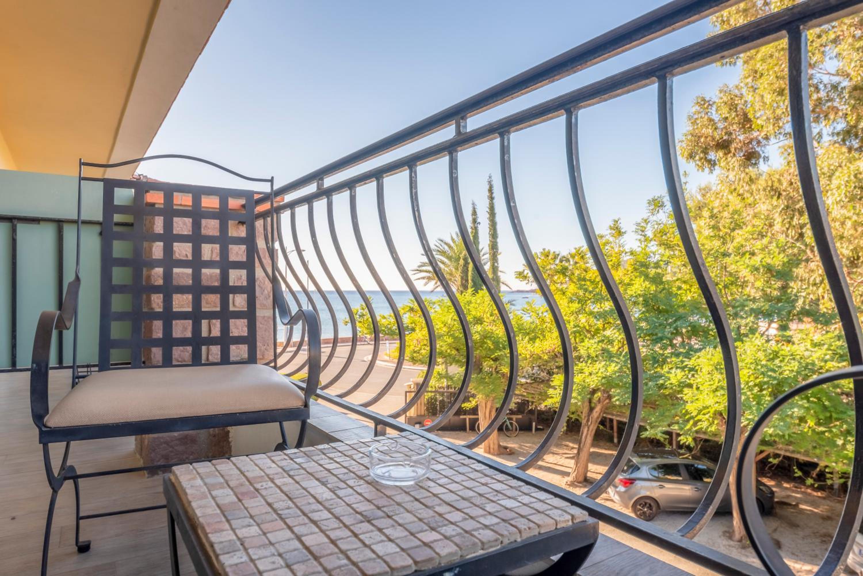 Superior Triple Room with Balcony - Photo 3