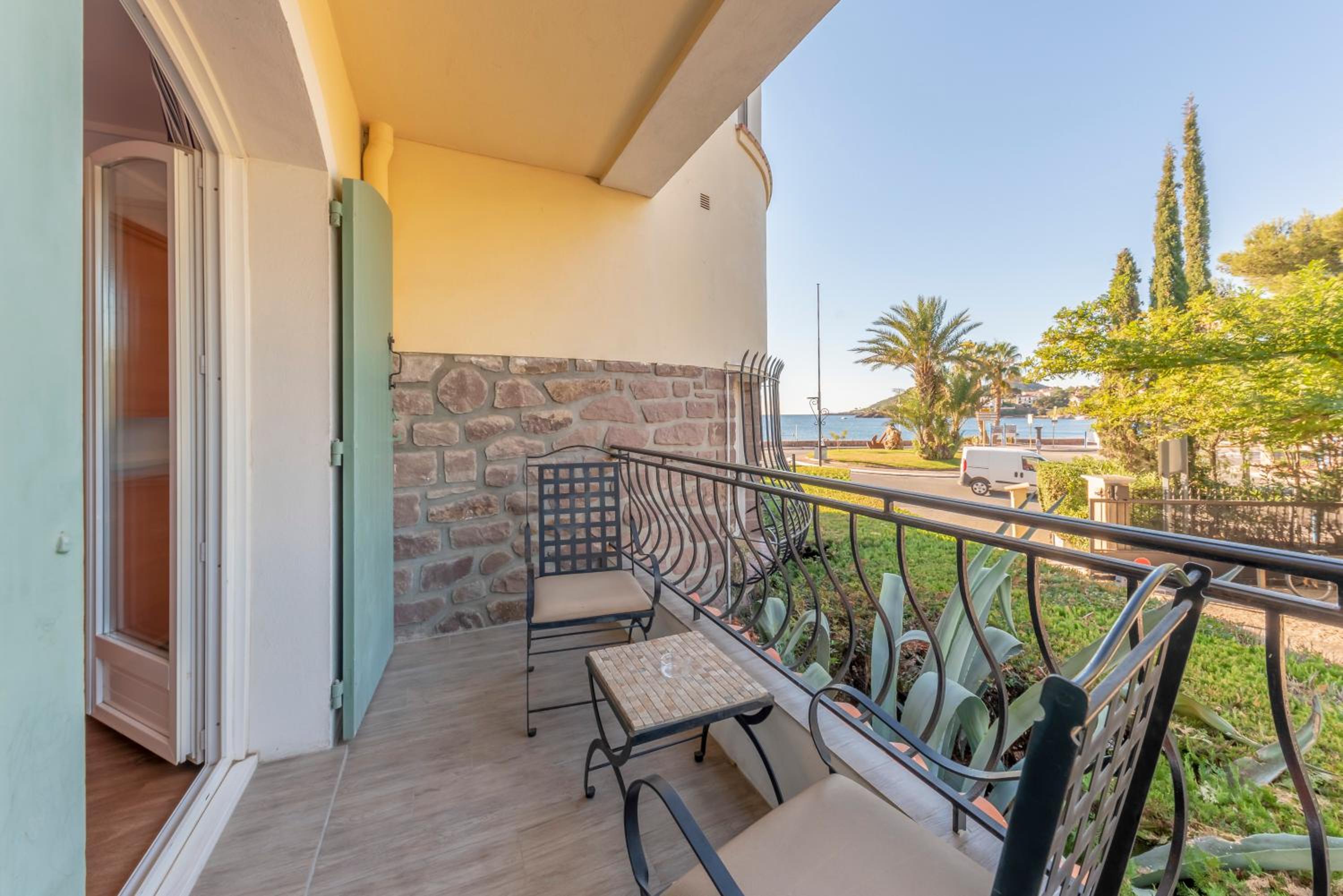 Family Room with Balcony - Photo 2
