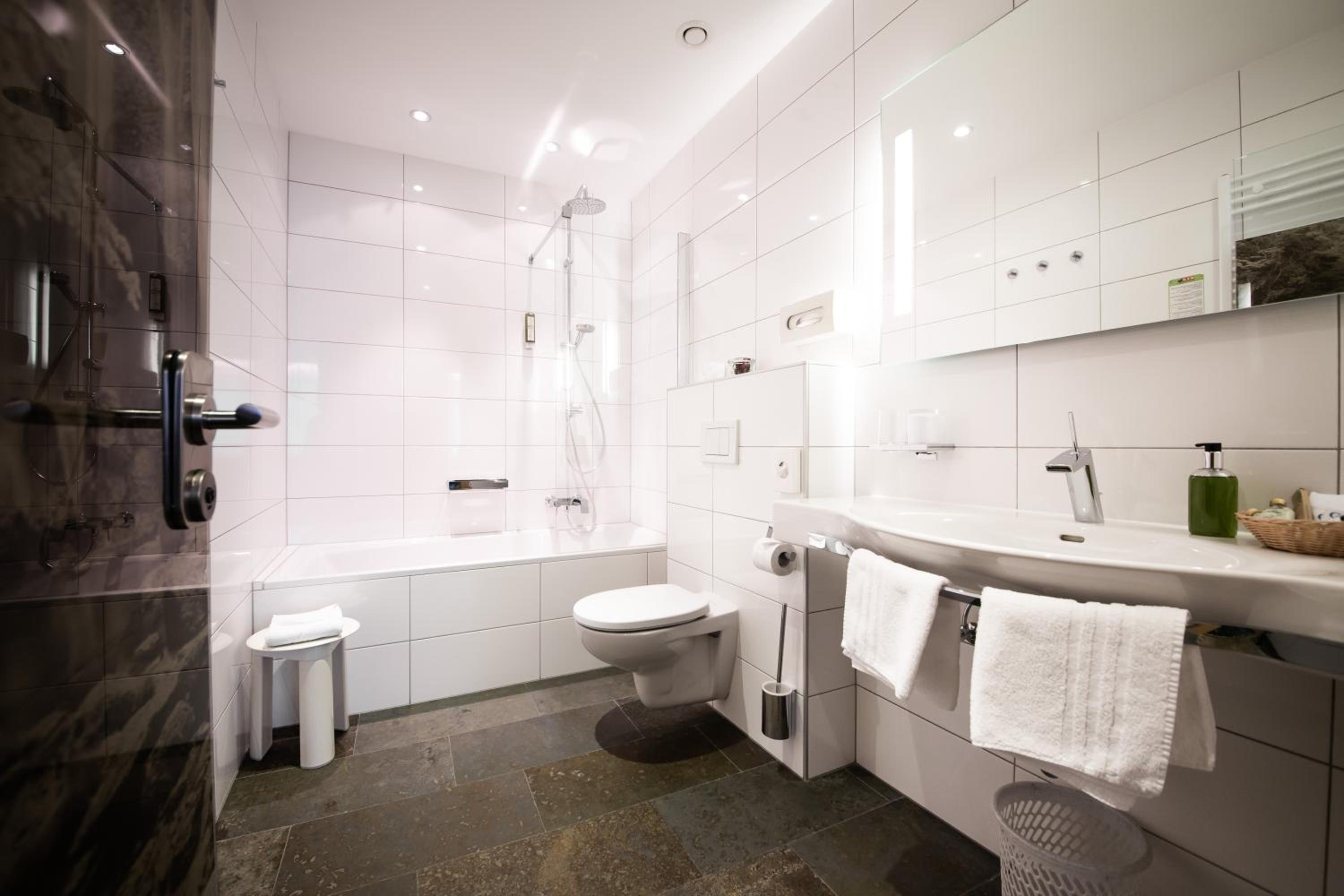 Deluxe Double Room with Balcony photo 2