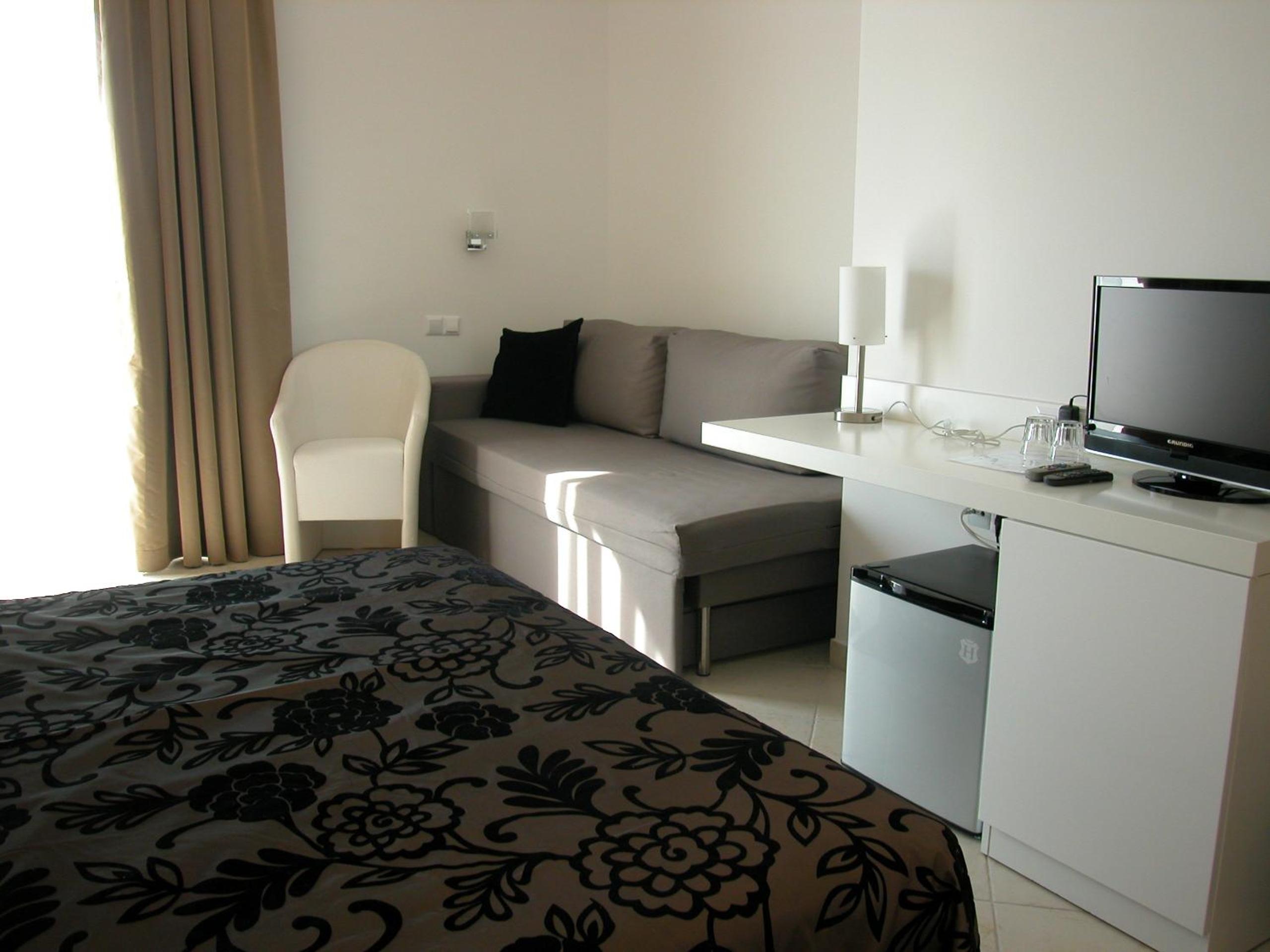 Double Room with Balcony - Photo 3