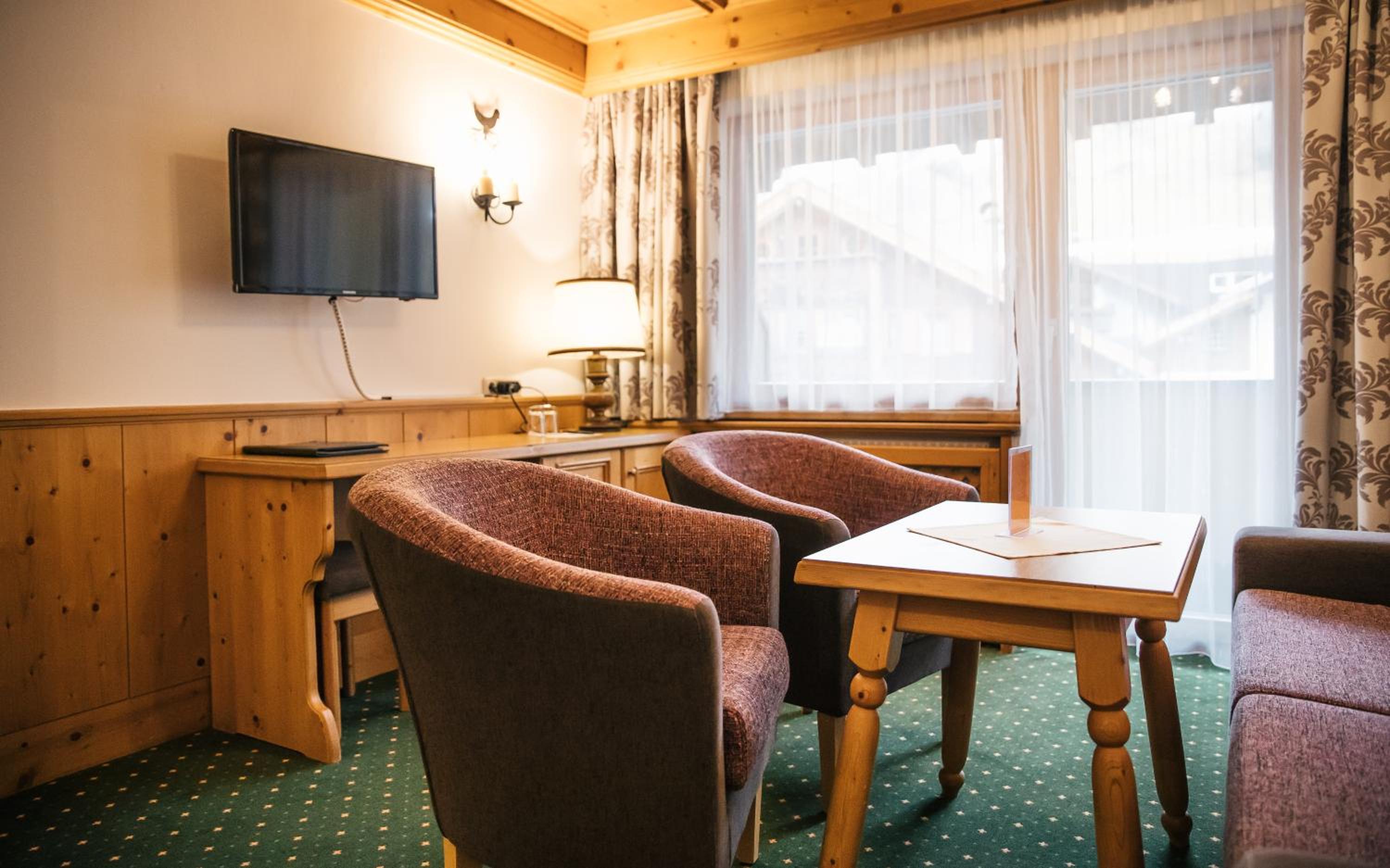 Deluxe Double Room with Balcony photo 3