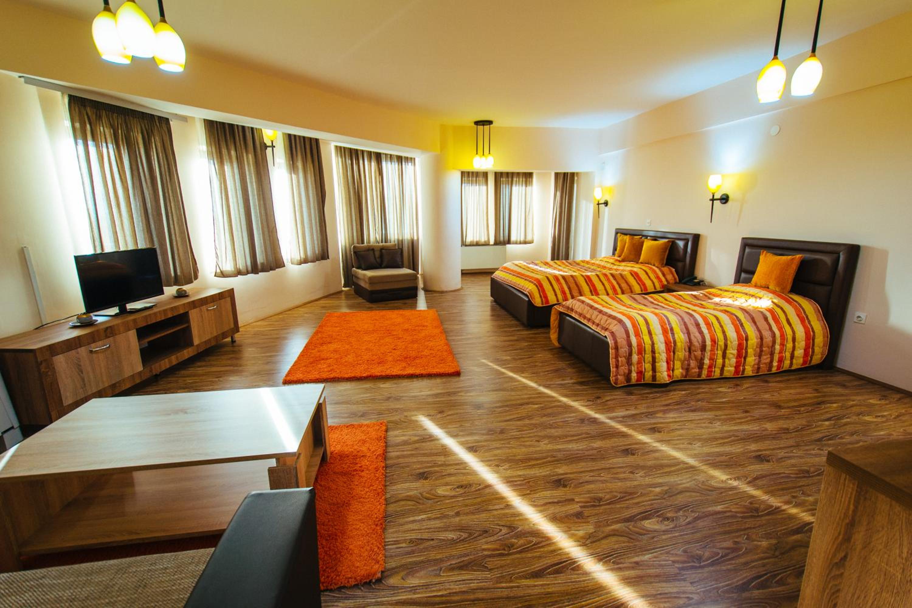 Deluxe Double or Twin Room with Balcony - Photo 1
