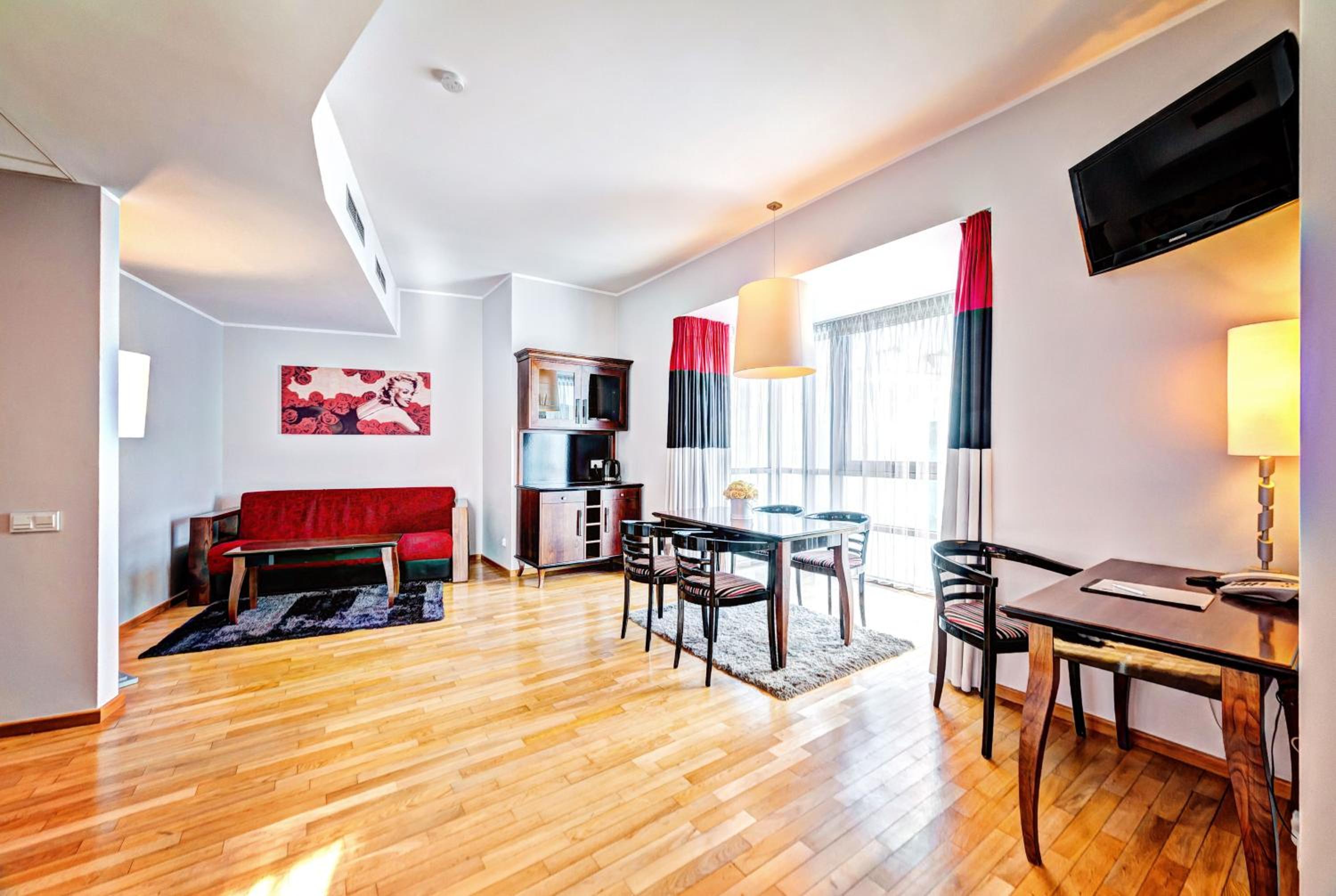 Deluxe Apartment - Photo 2