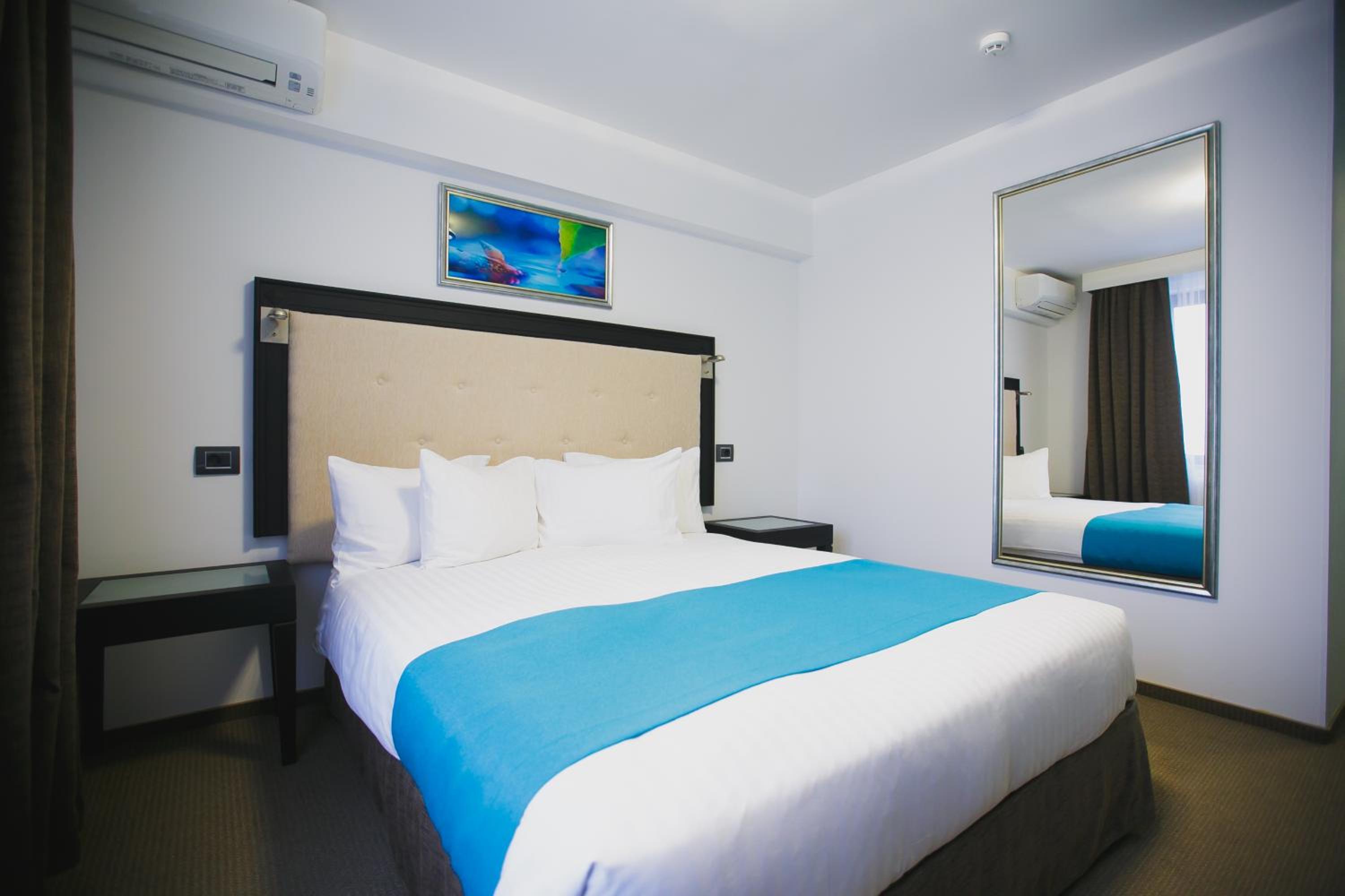 Single Room with Pool Access Included photo 3