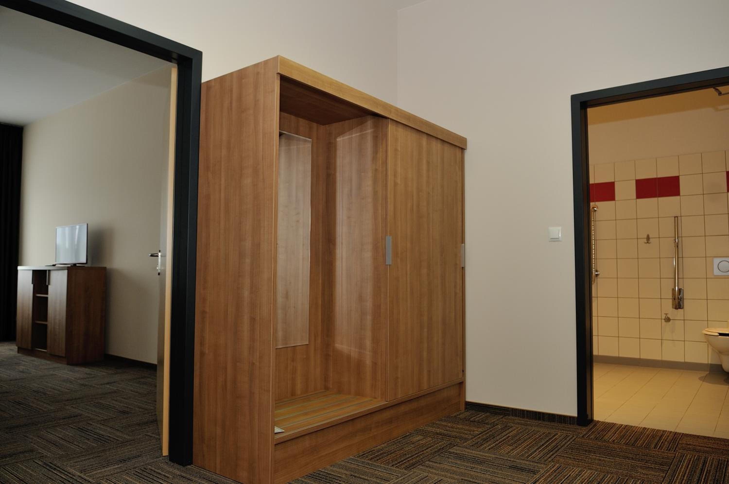 Quadruple Room - Disability Access photo 2