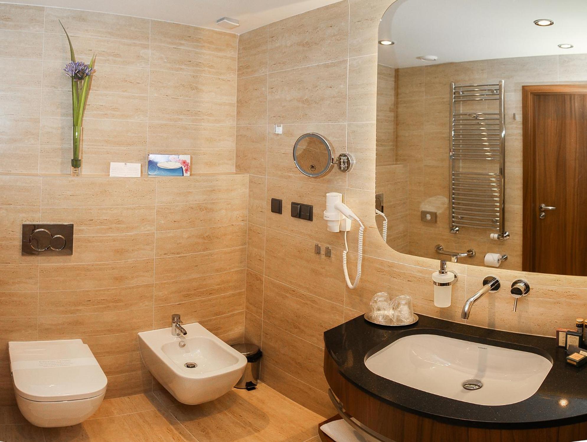 Premium Suite with Wellness Access - Photo 3