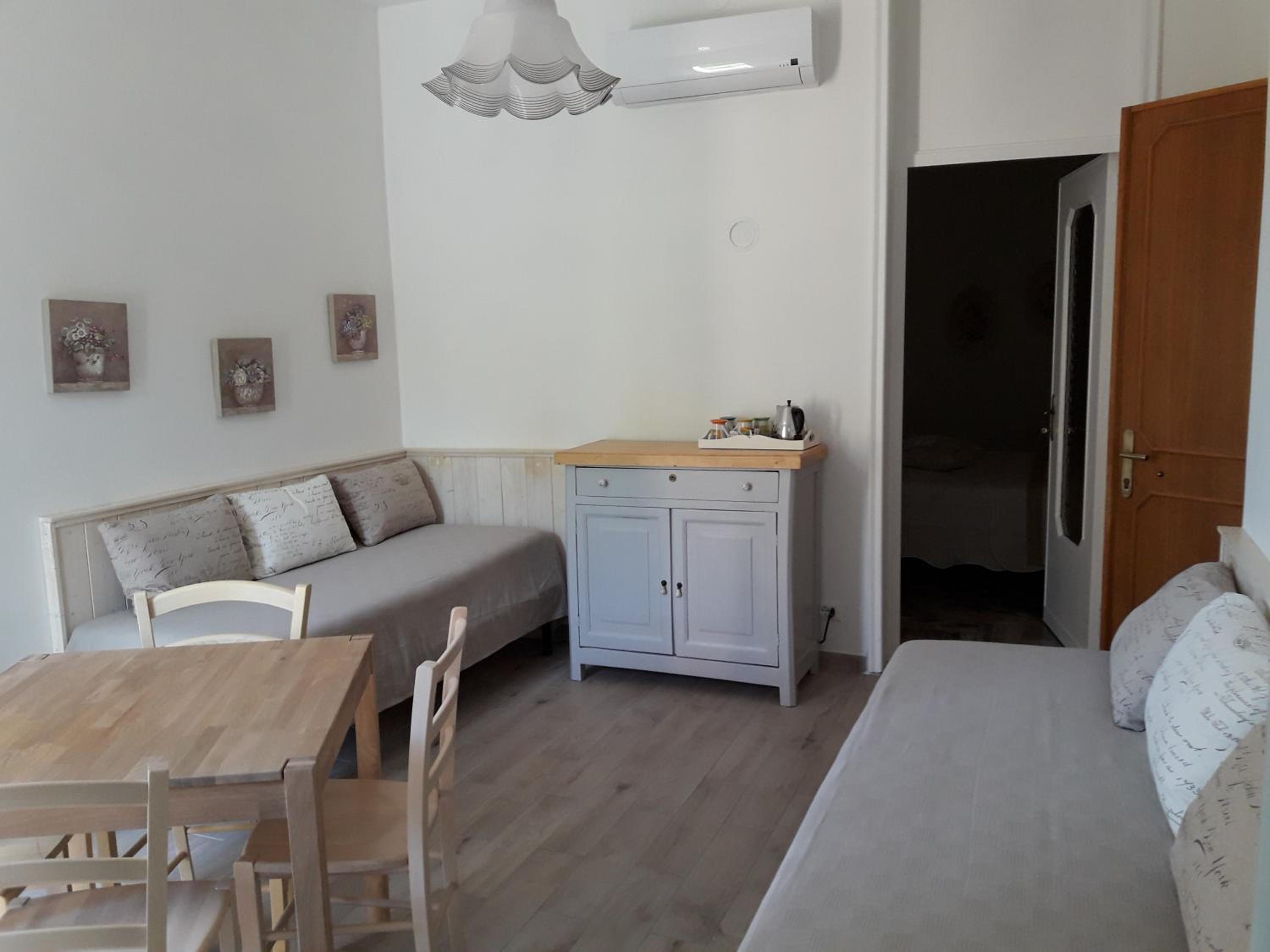 King Suite with Balcony photo 3