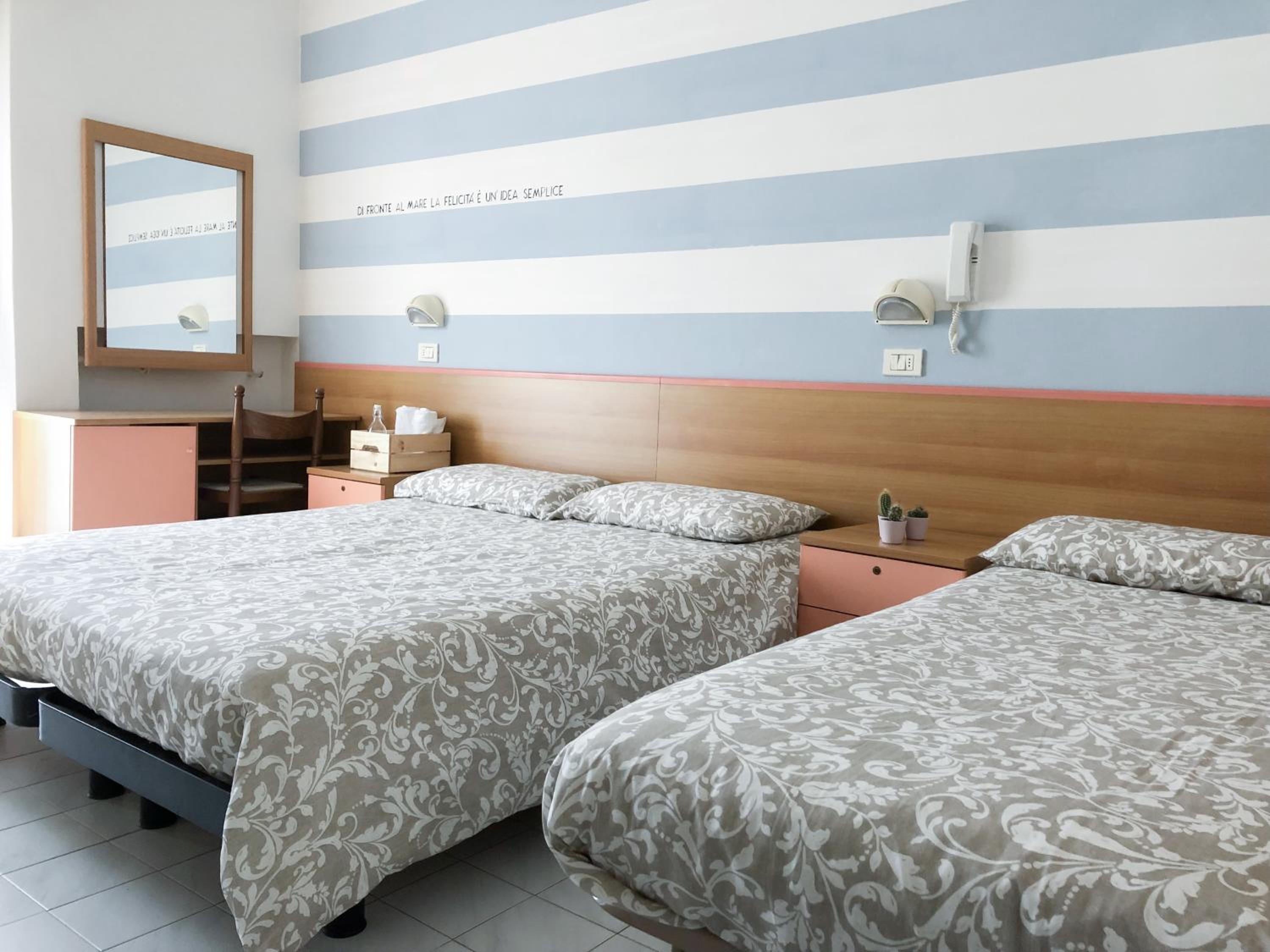 Standard Triple Room - Photo 12
