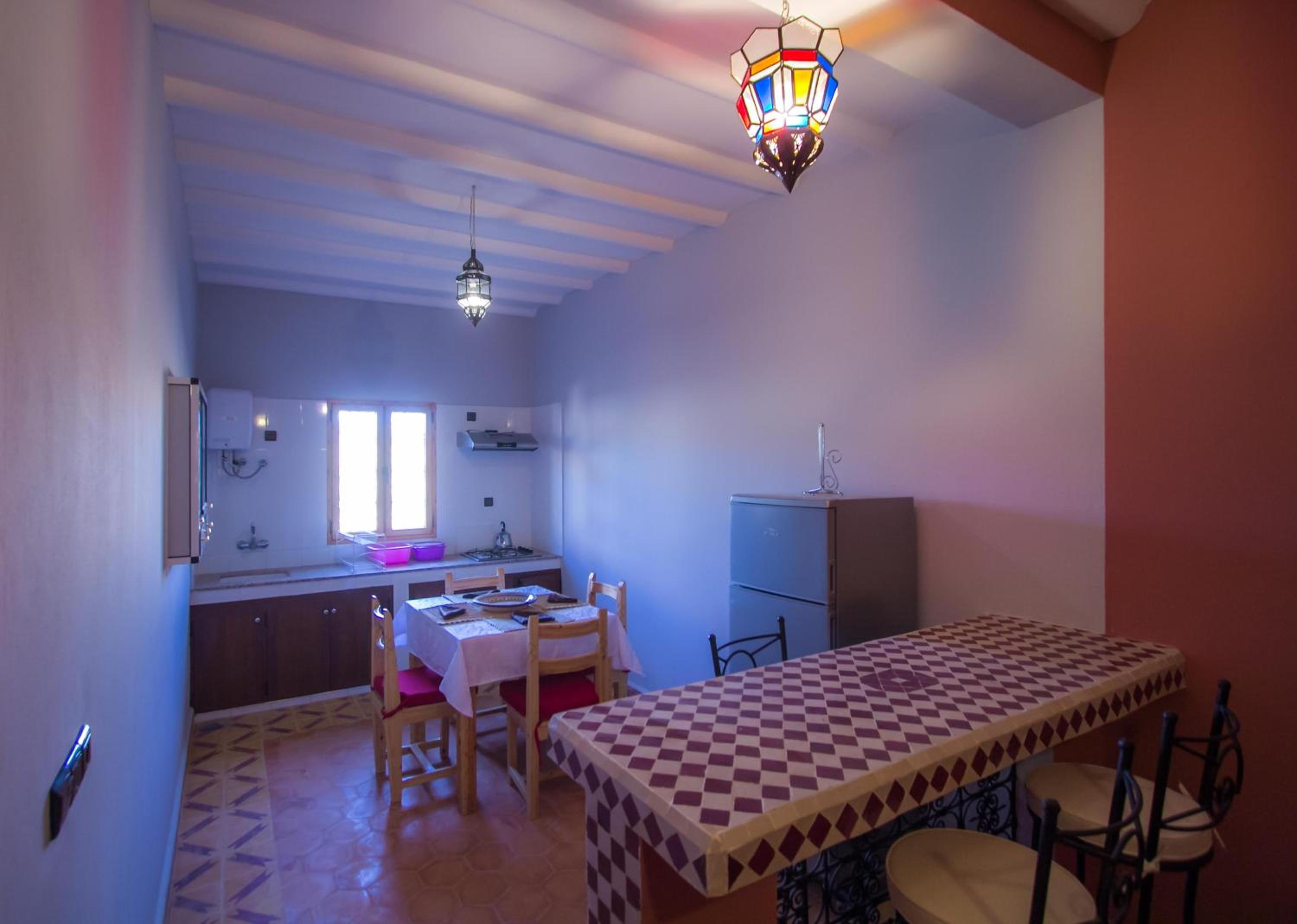 Apartment with Terrace - Photo 13