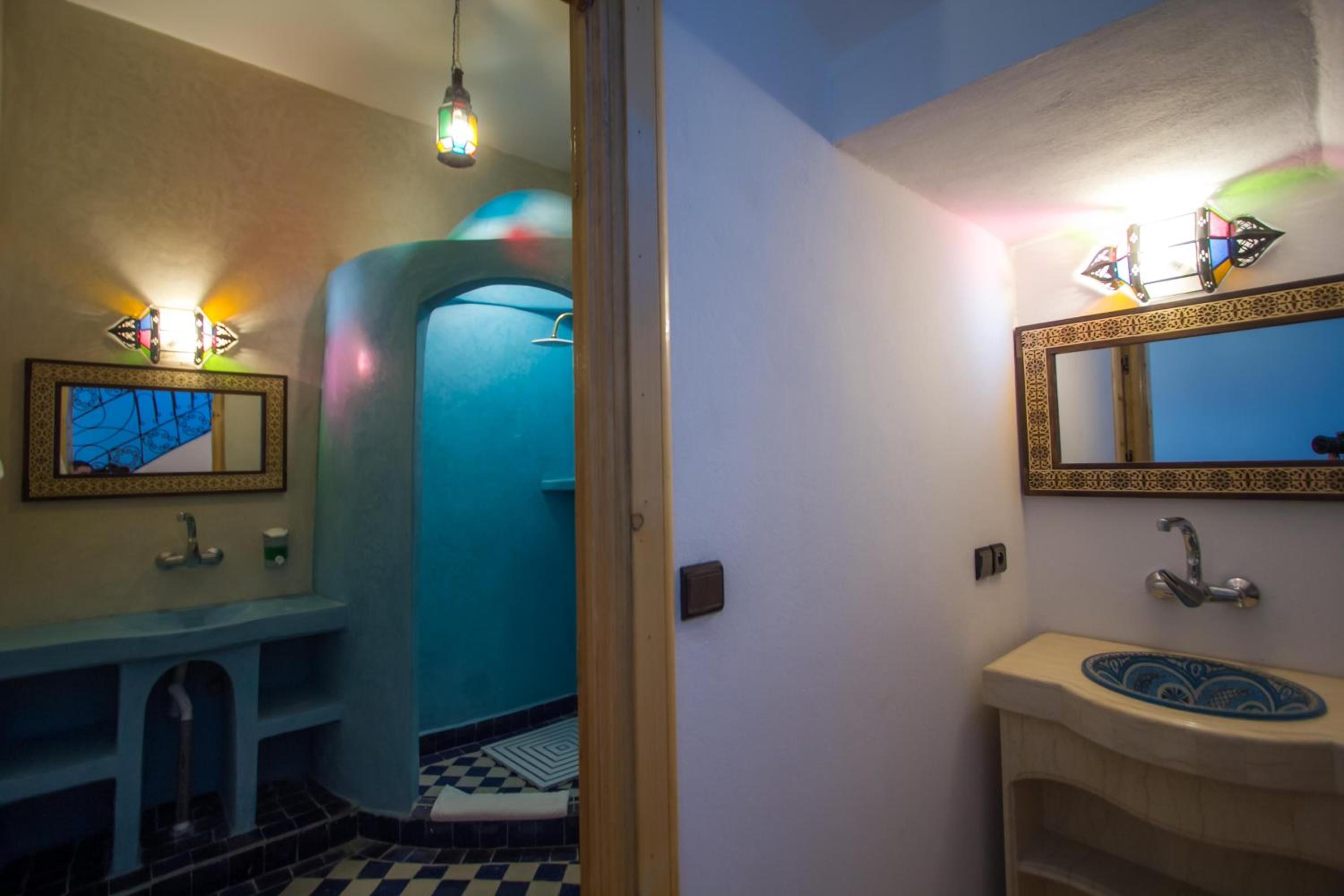 Apartment with Terrace - Photo 8