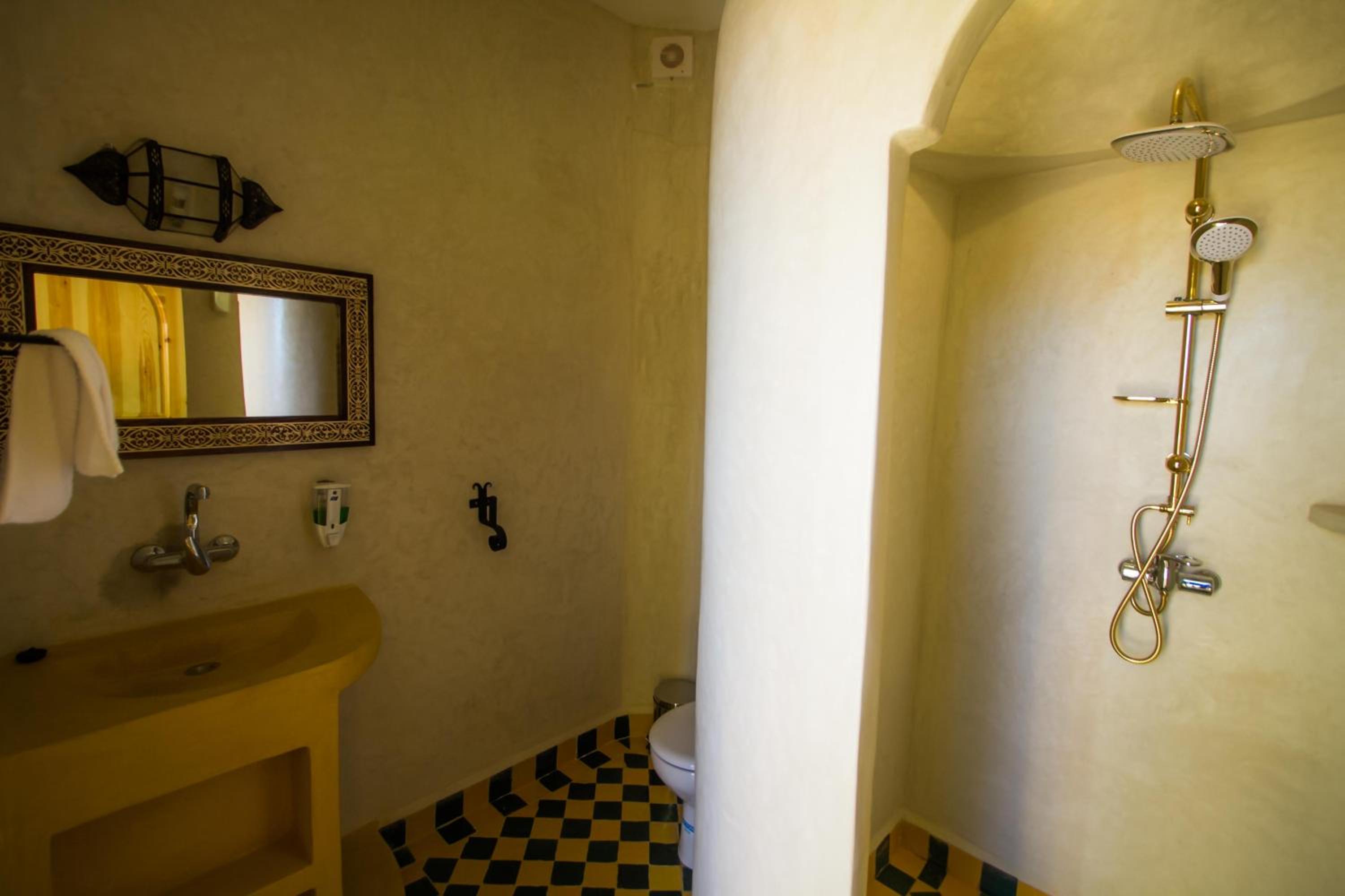 Apartment with Terrace - Photo 38
