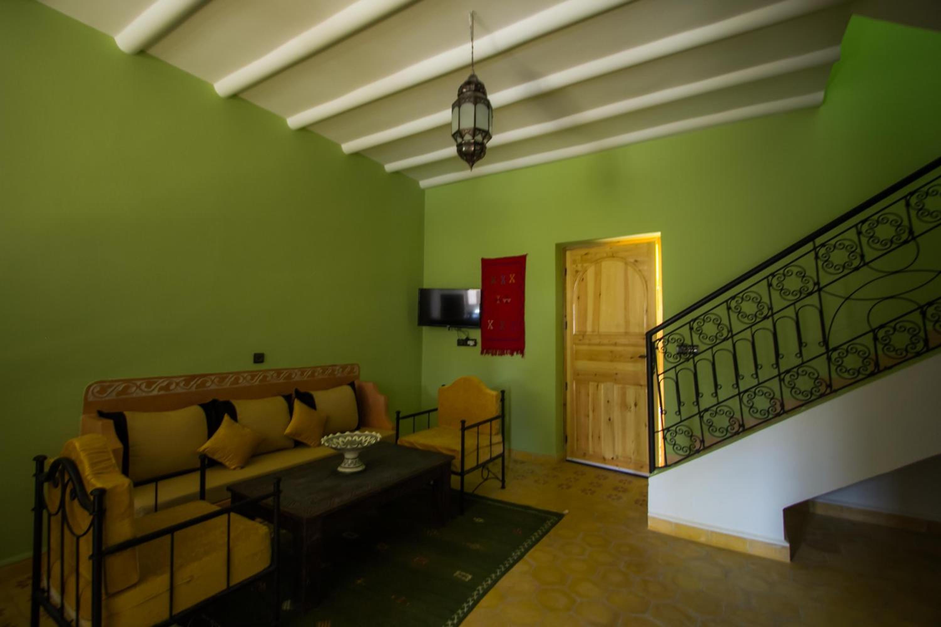 Apartment with Terrace - Photo 20