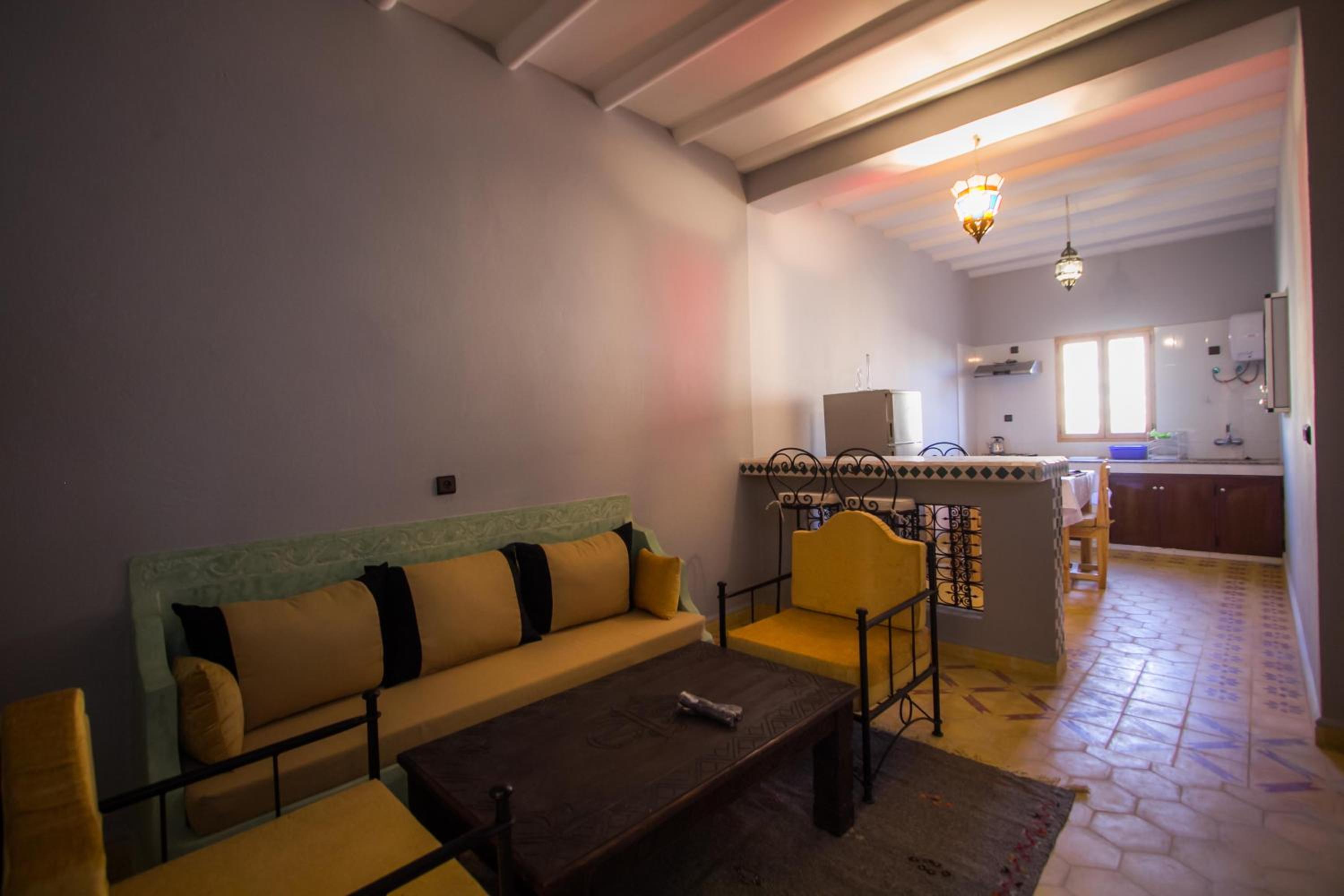 Apartment with Terrace - Photo 15
