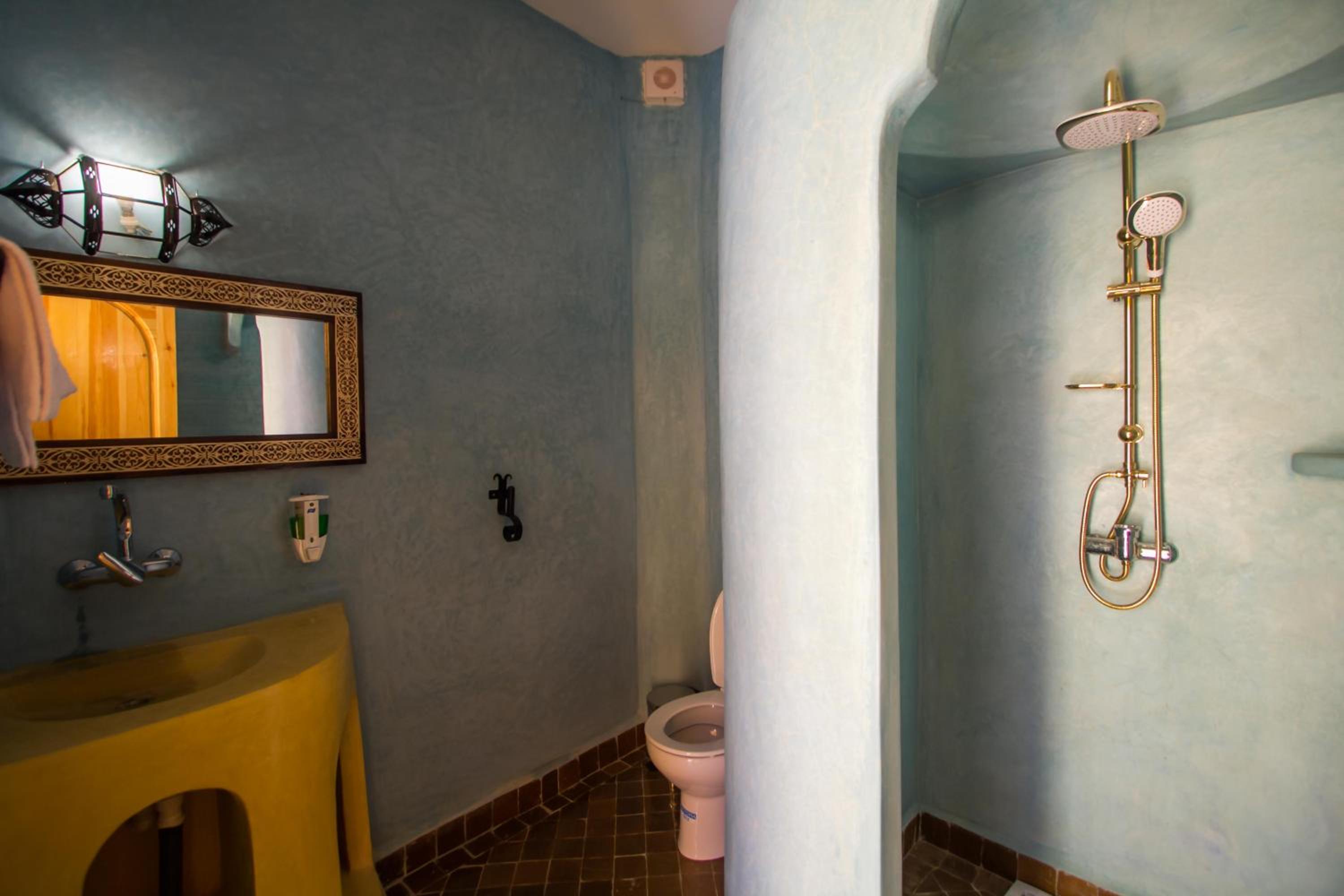 Apartment with Terrace - Photo 48