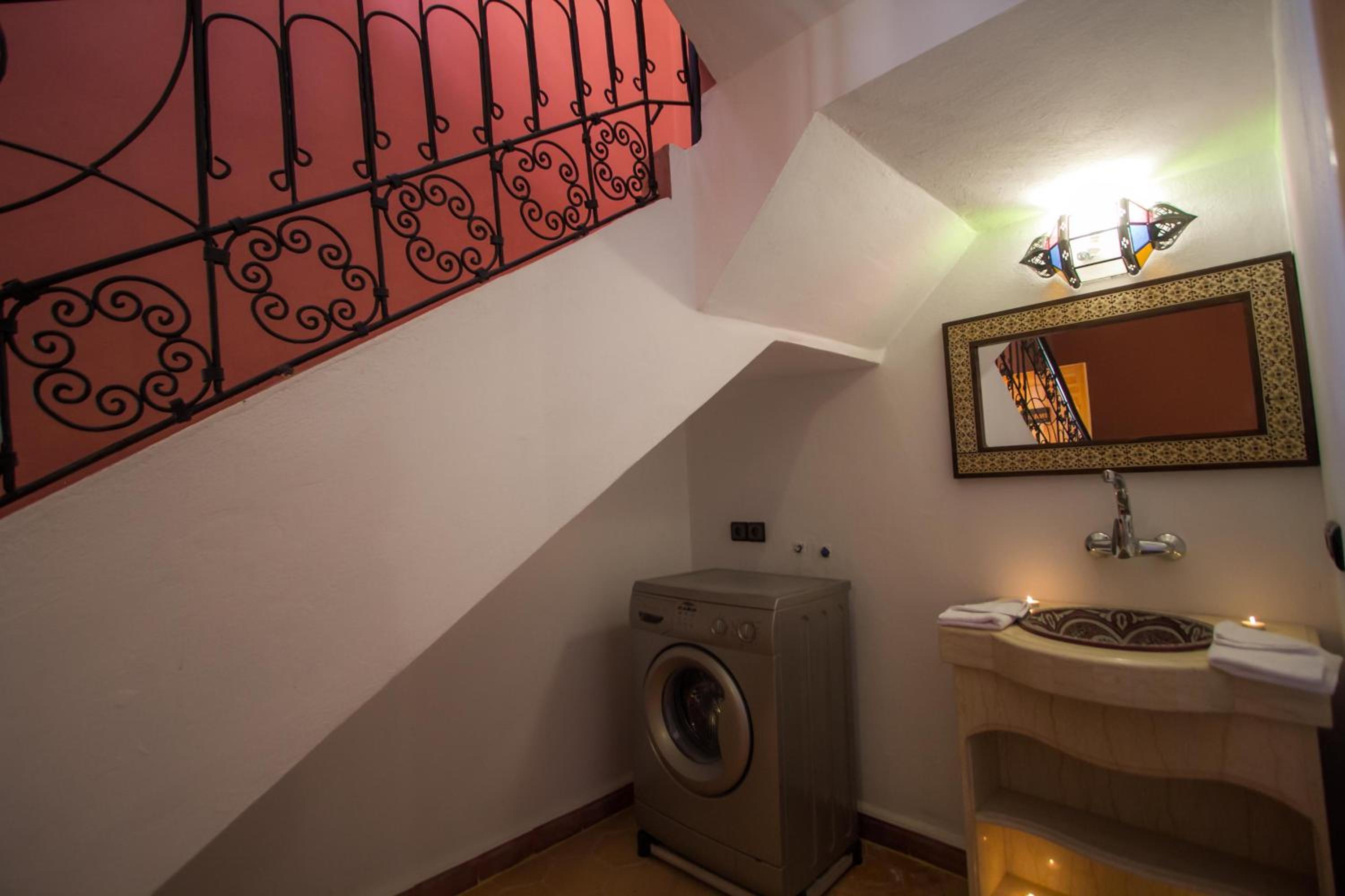Apartment with Terrace - Photo 39