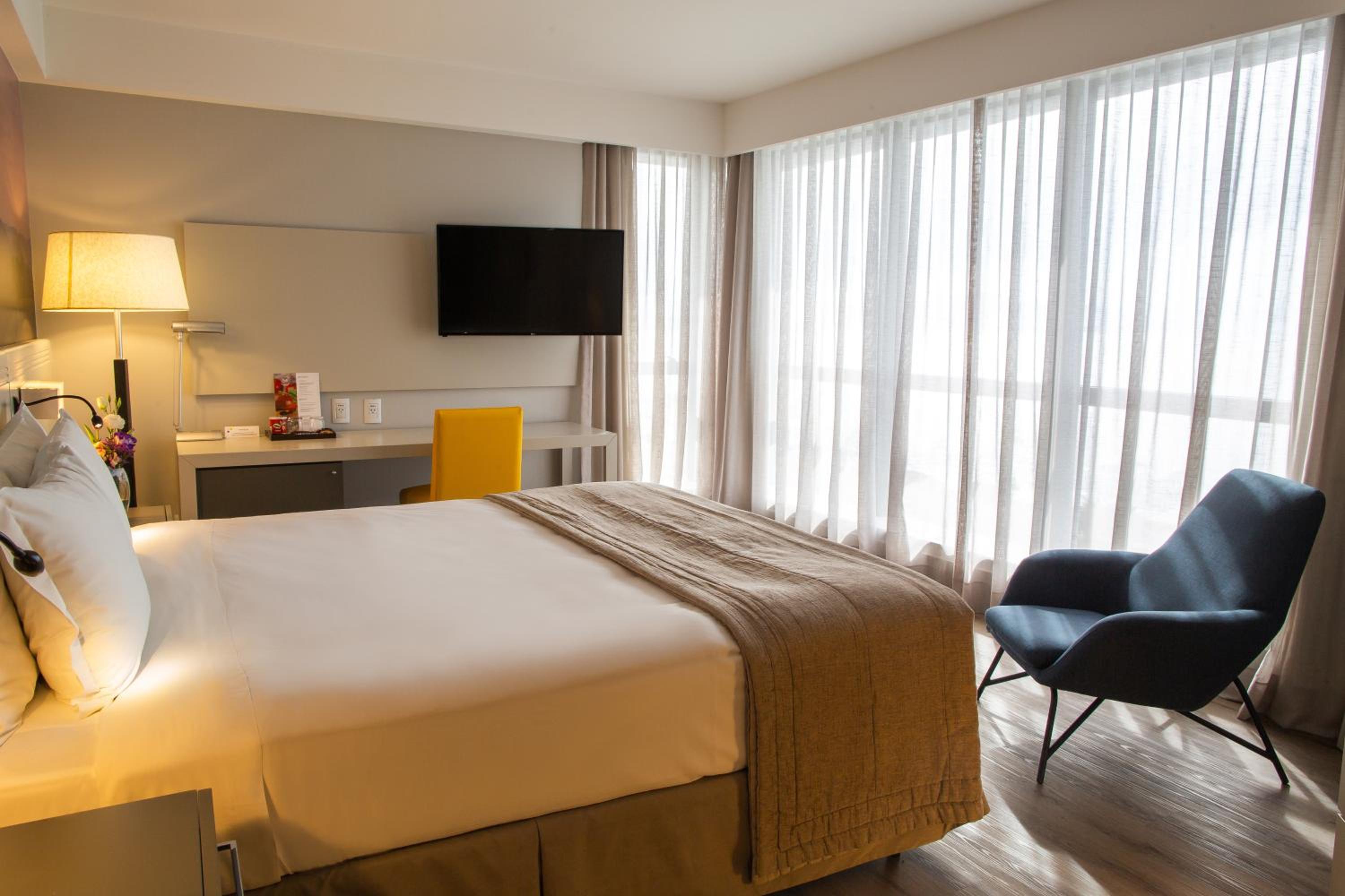 Deluxe King Room with Ocean View thumbnail 6