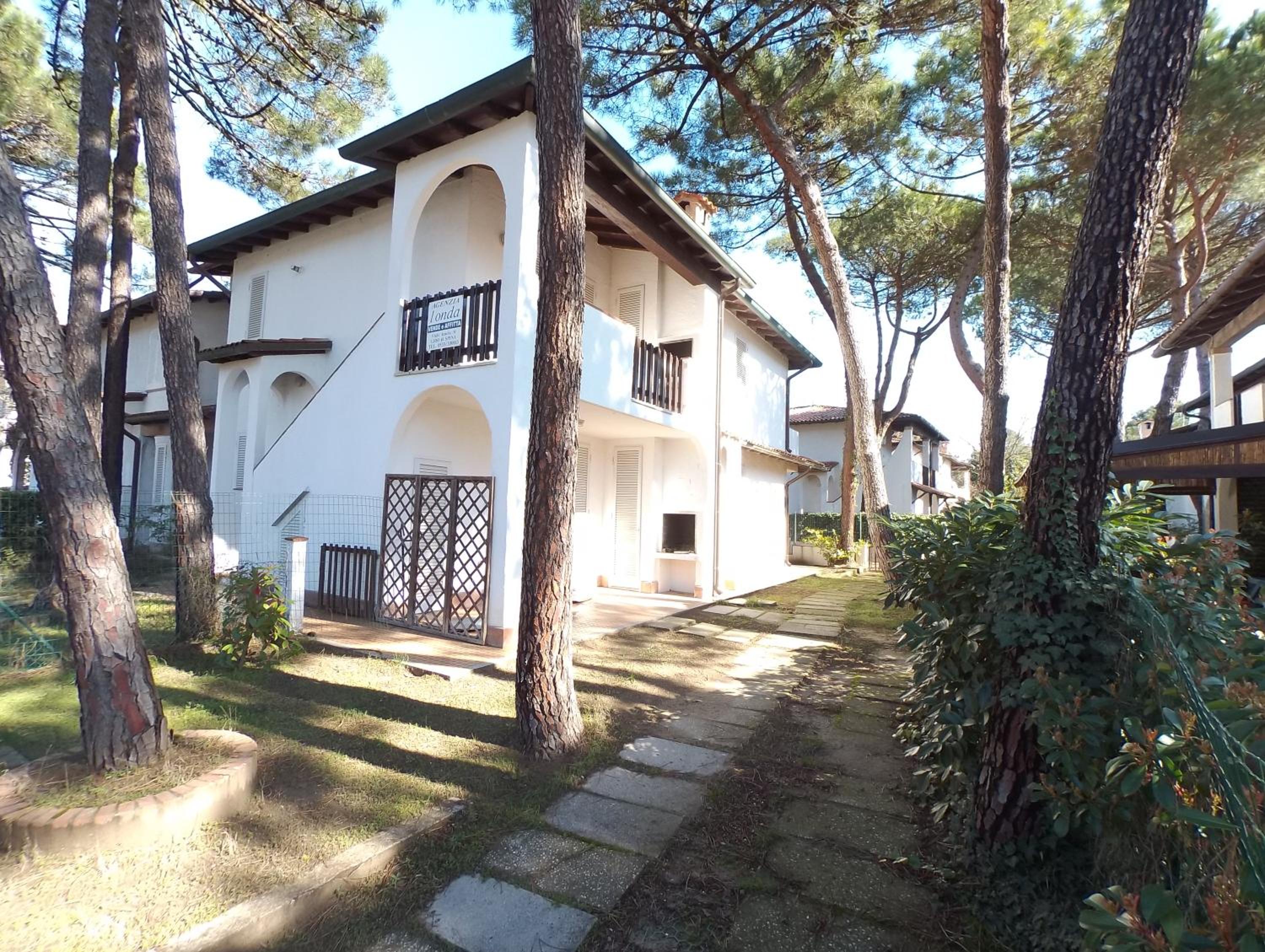 Three-Bedroom House - Photo 9