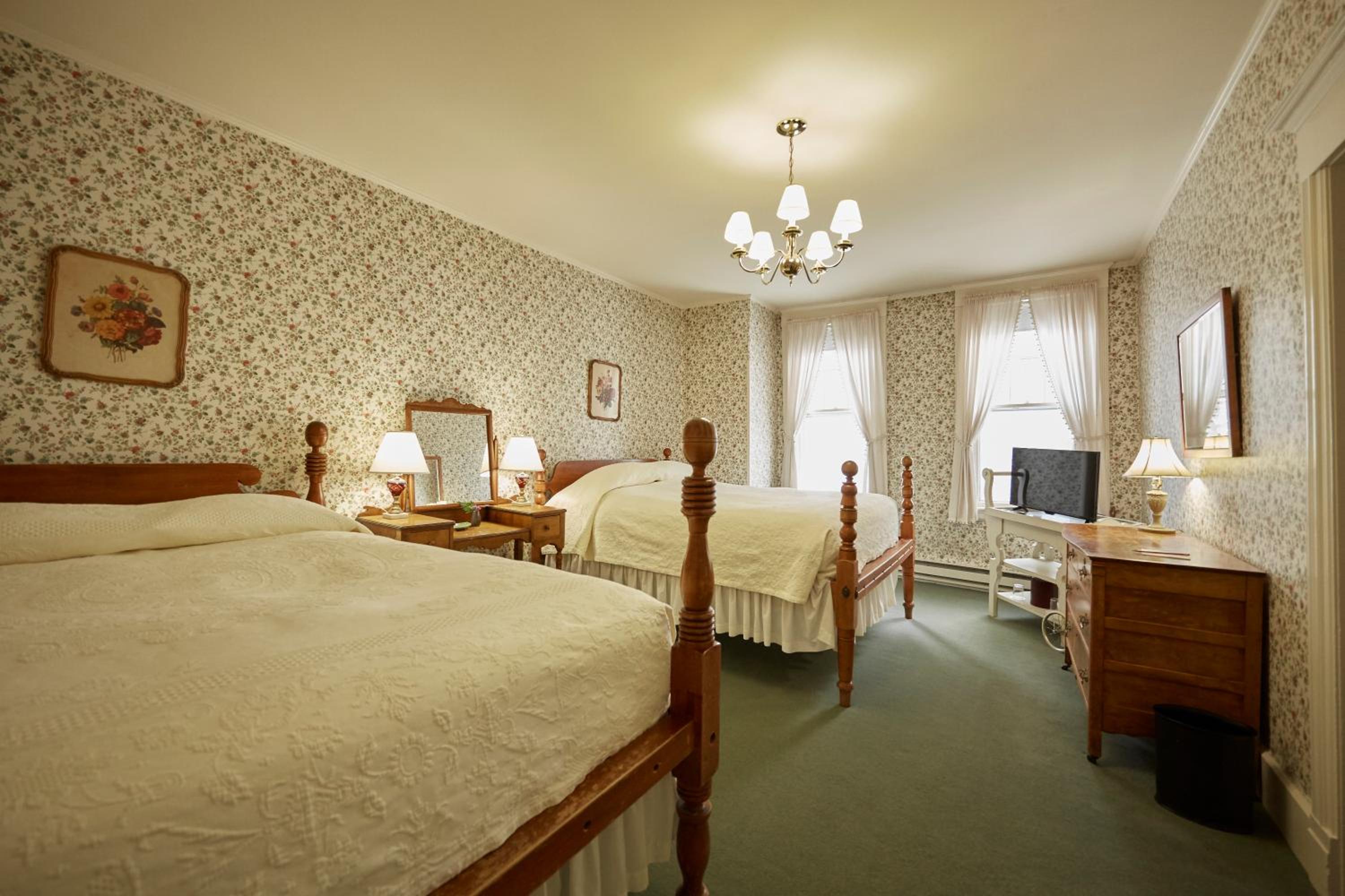 Main Inn Two Queen Suite