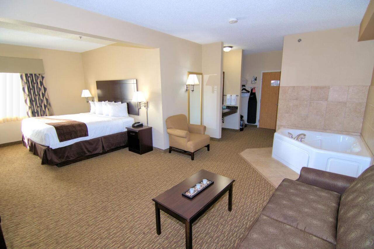 King Suite with Spa Bath photo 3