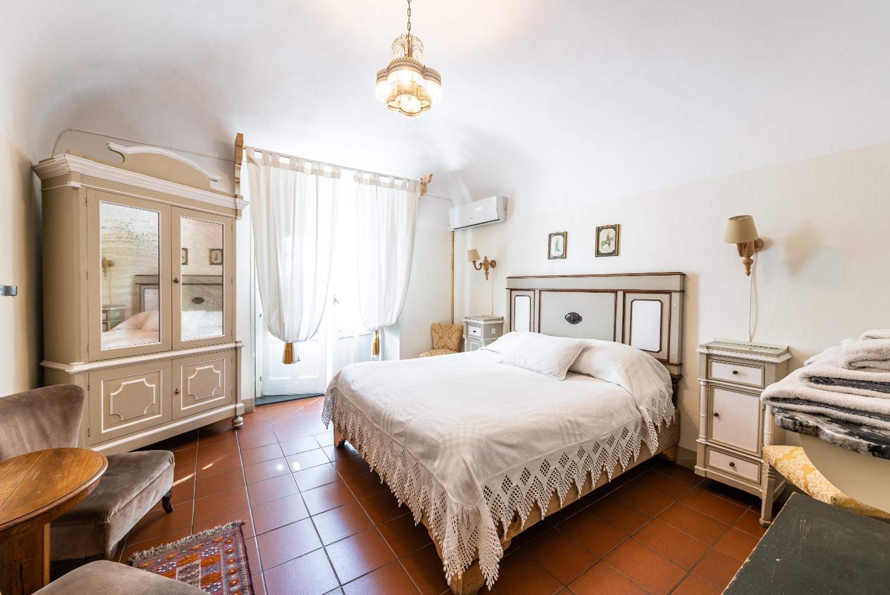 Appartamento con balcone con terrazza