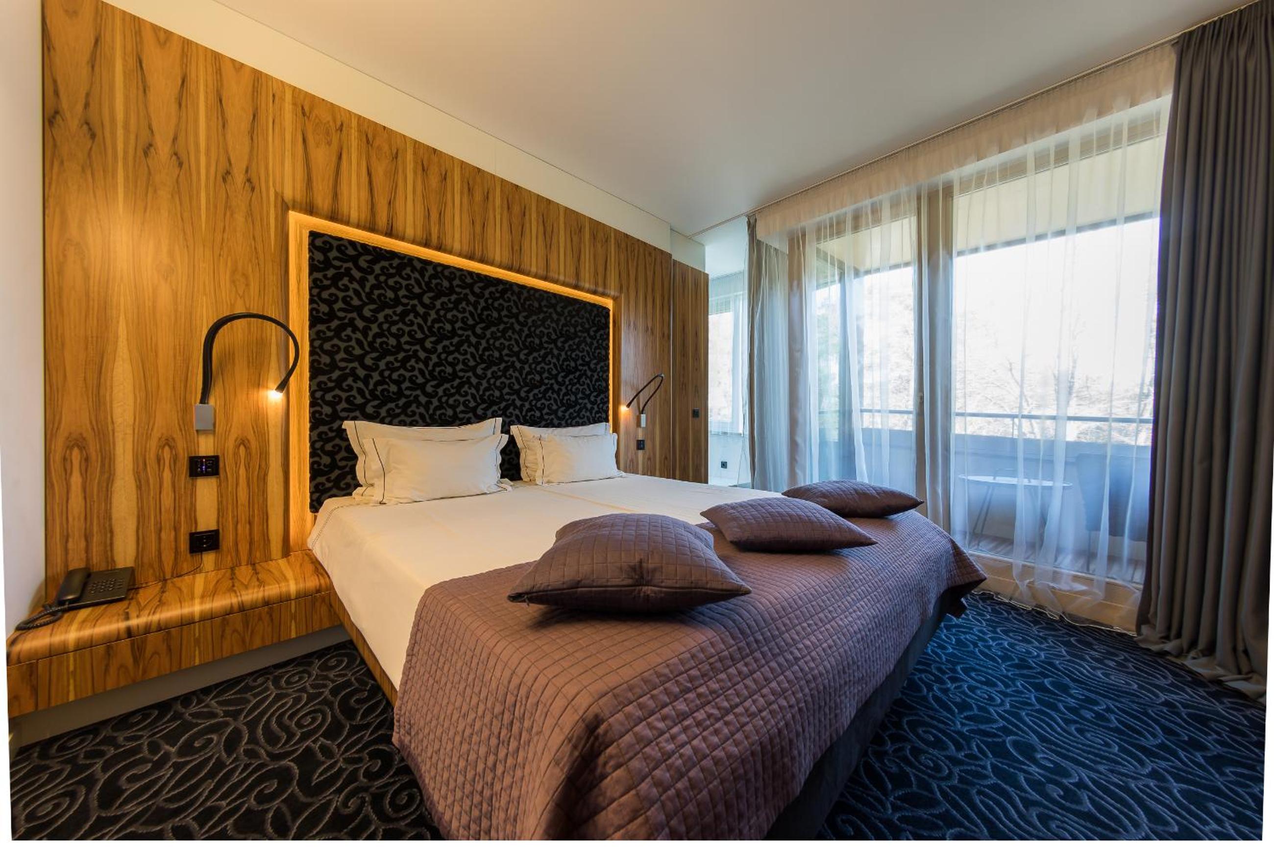 Deluxe Suite with Spa Access - Building Design - Photo 4