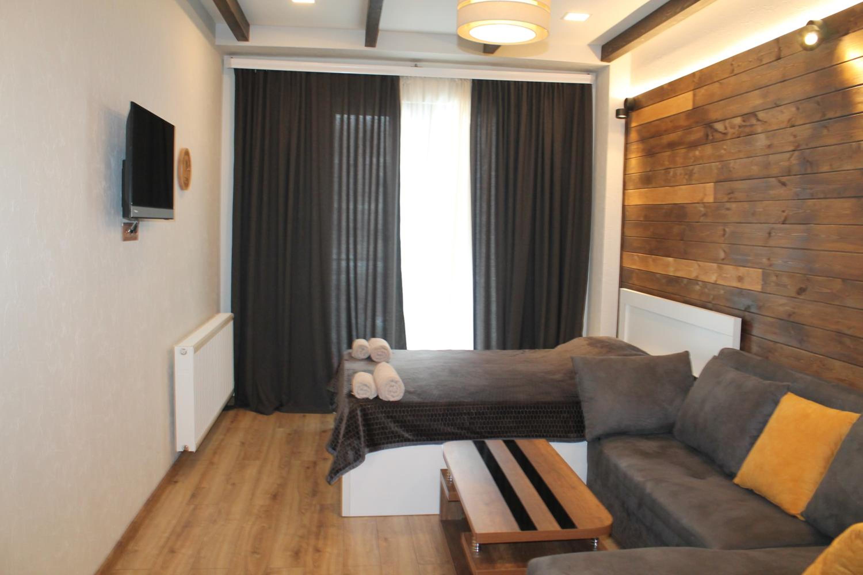 One-Bedroom Apartment photo 1