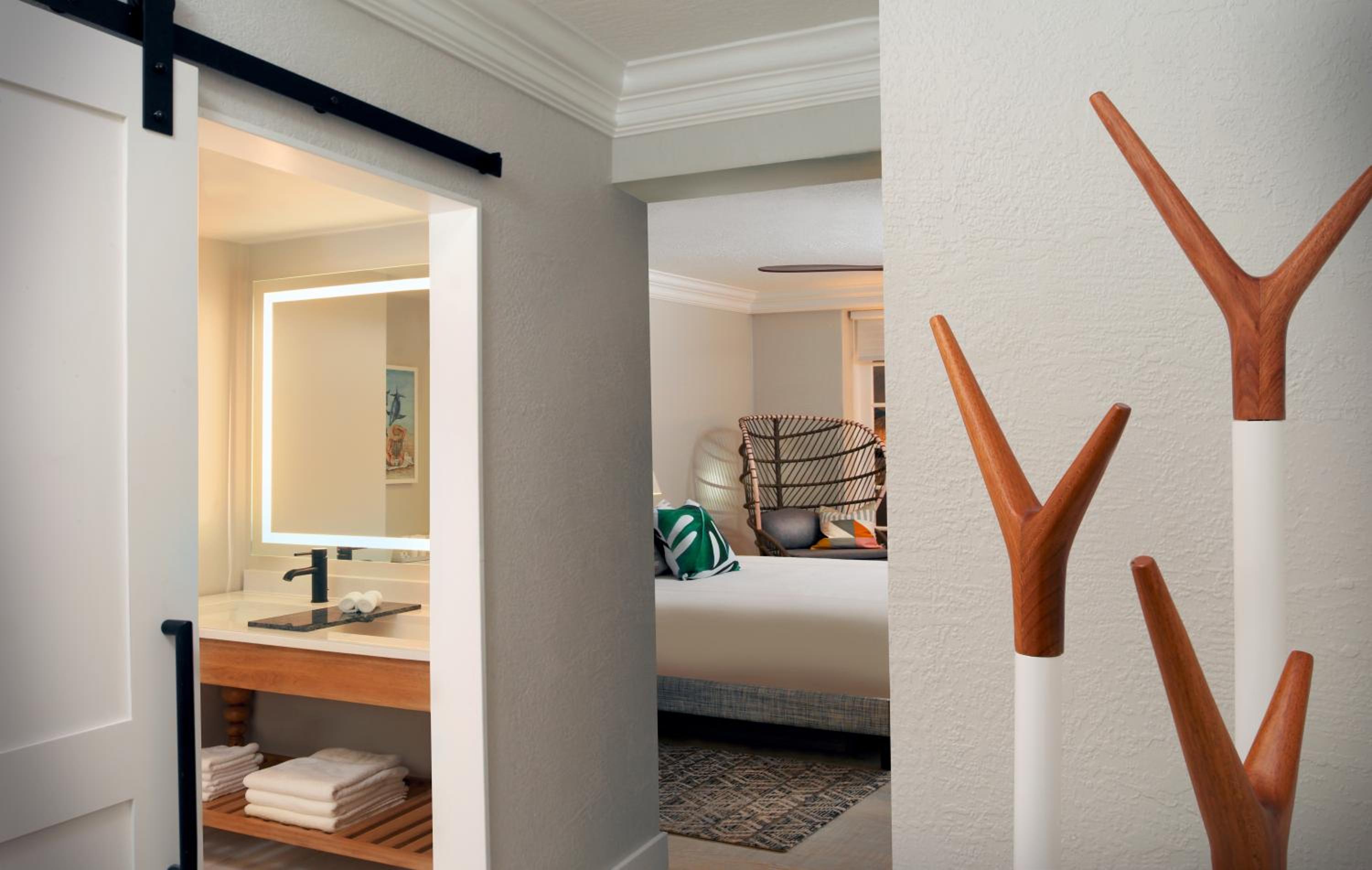 Suite with One King Bed (Non Smoking)