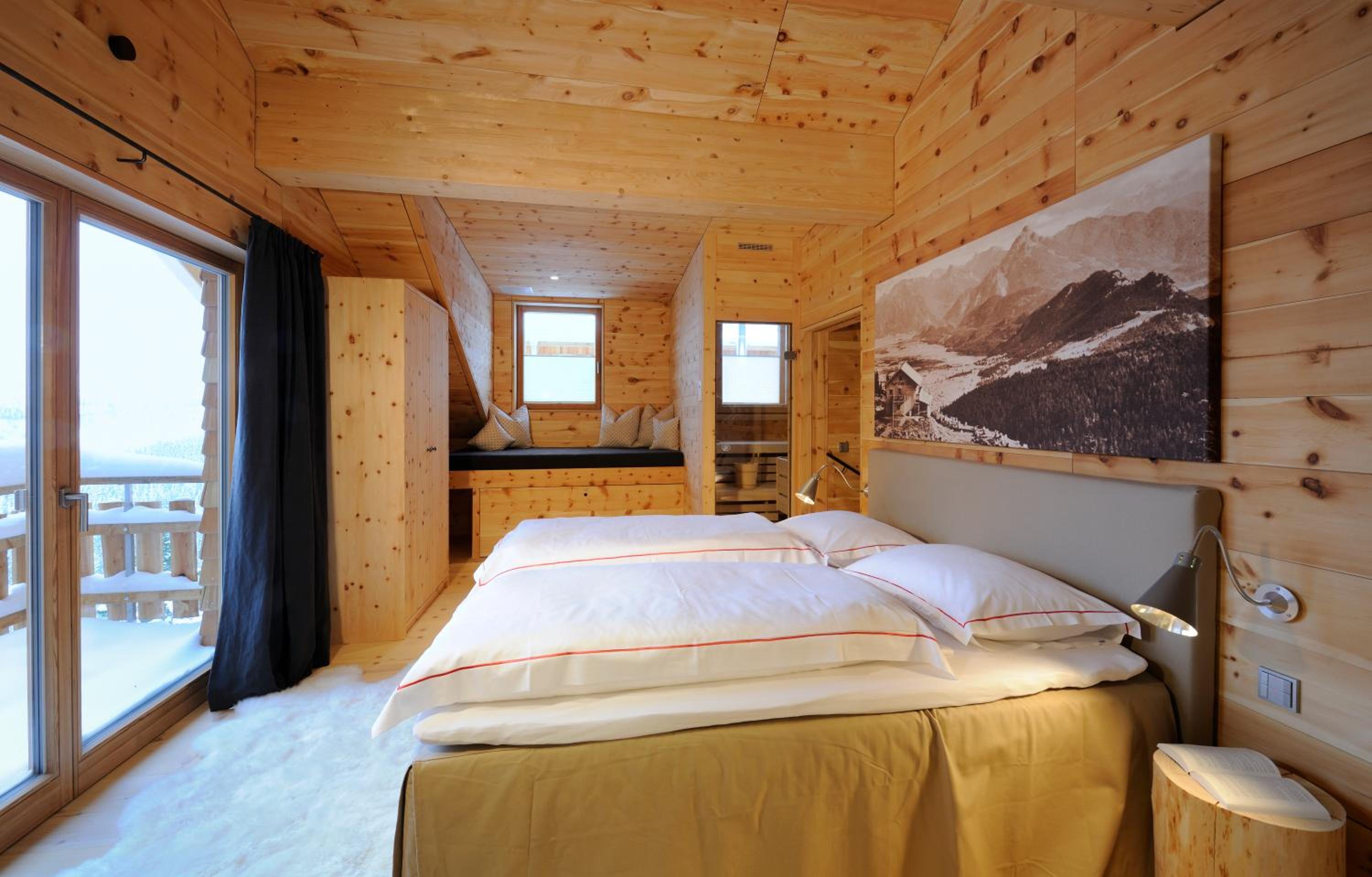 Junior Suite with Mountain View photo 2