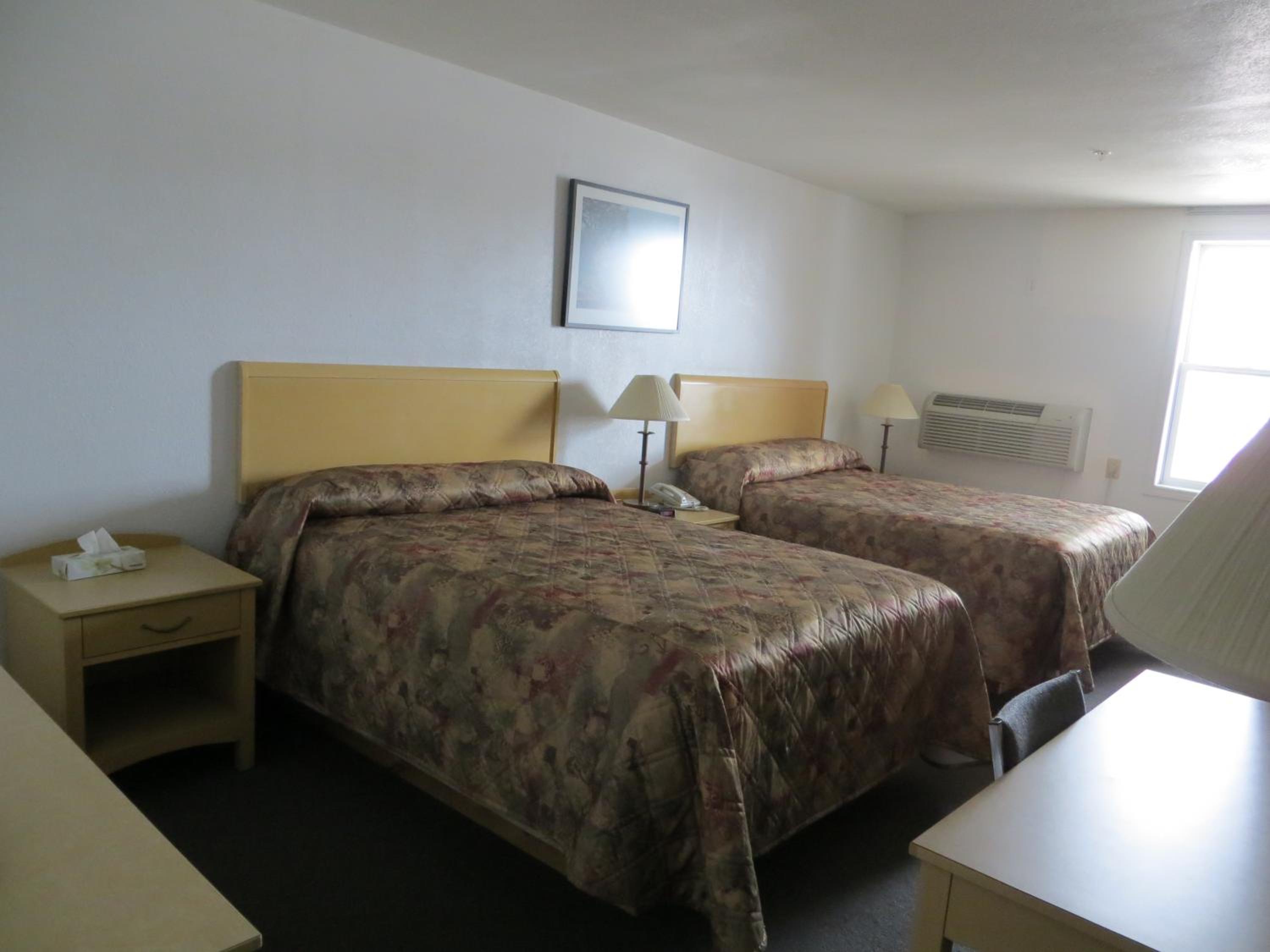 Queen Room with Two Queen Beds photo 1