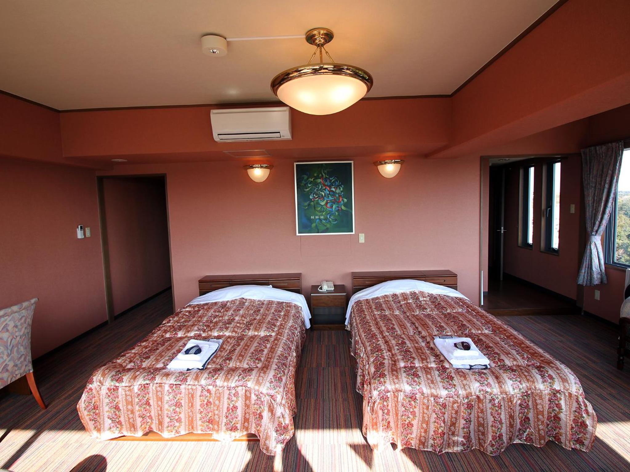 Deluxe Twin Room with Sea View - Photo 3