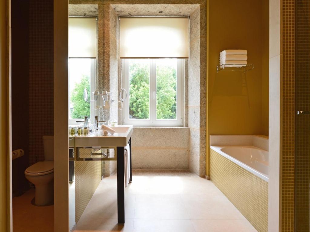 Suite with Terrace thumbnail 6