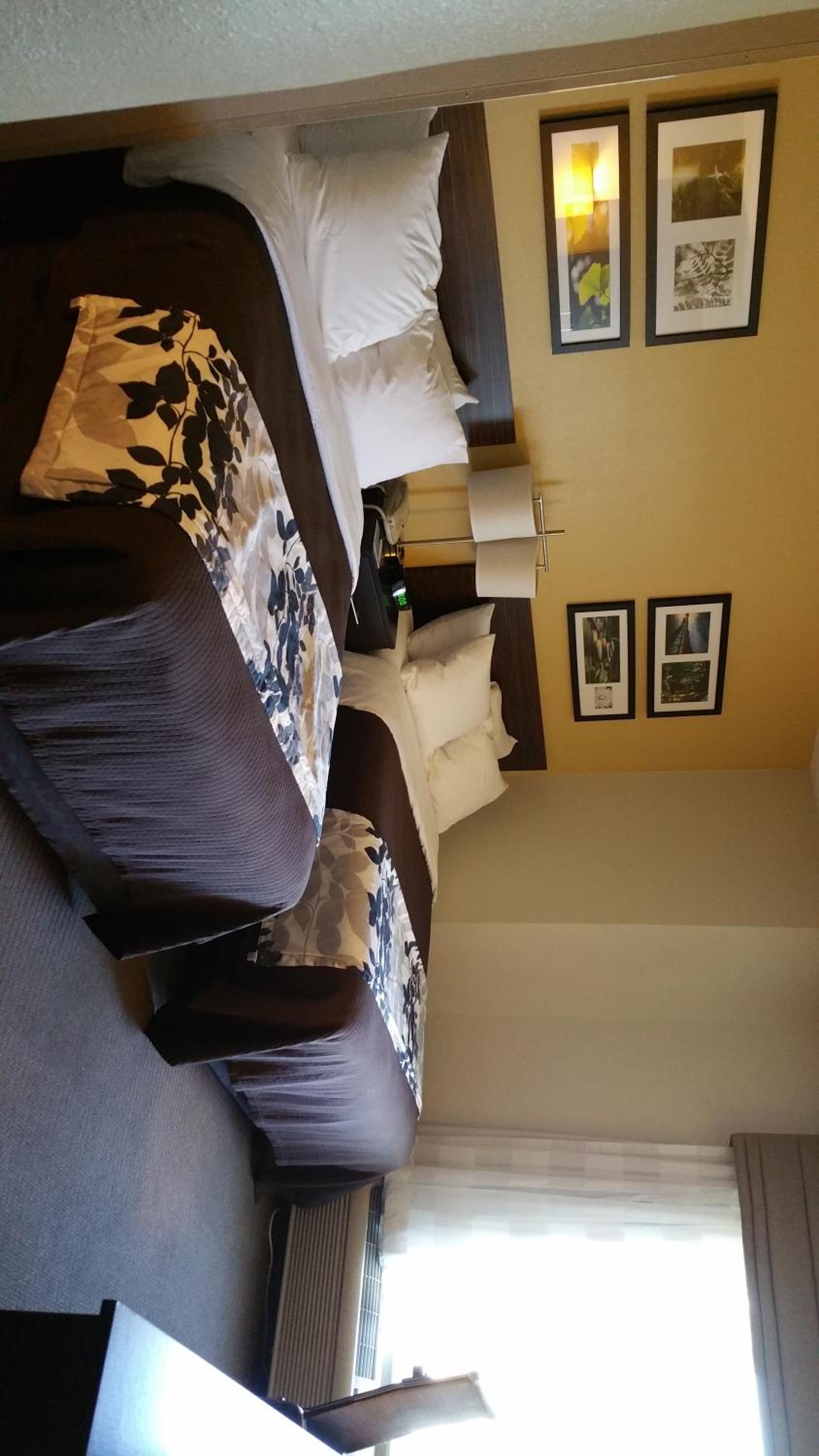 Double Room - Non-Smoking - Photo 6