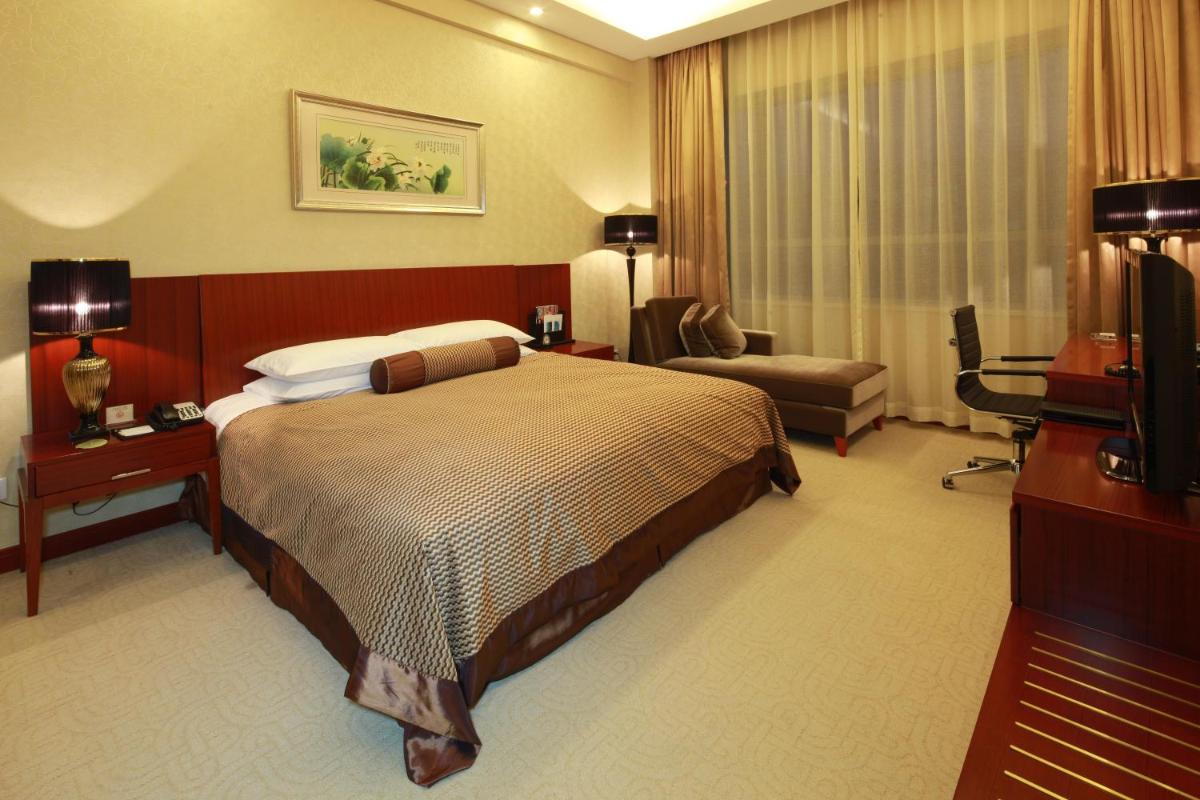 Executive Suite with Garden View