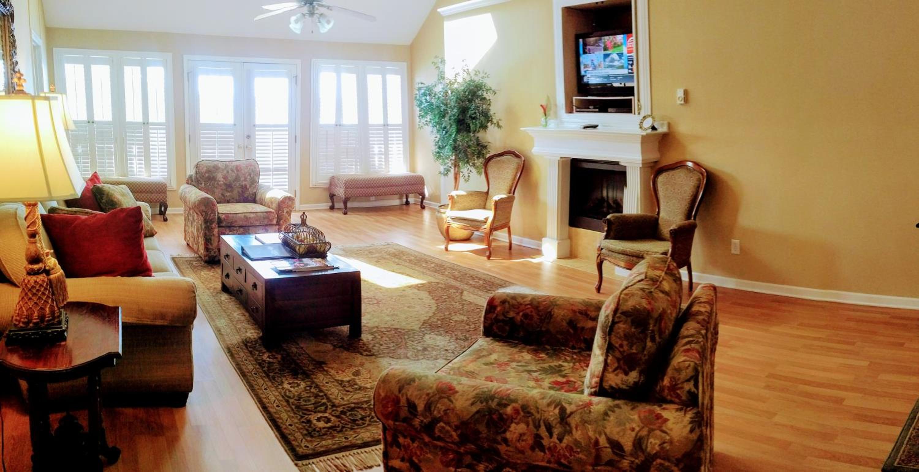 Apartment With Lake View photo 2