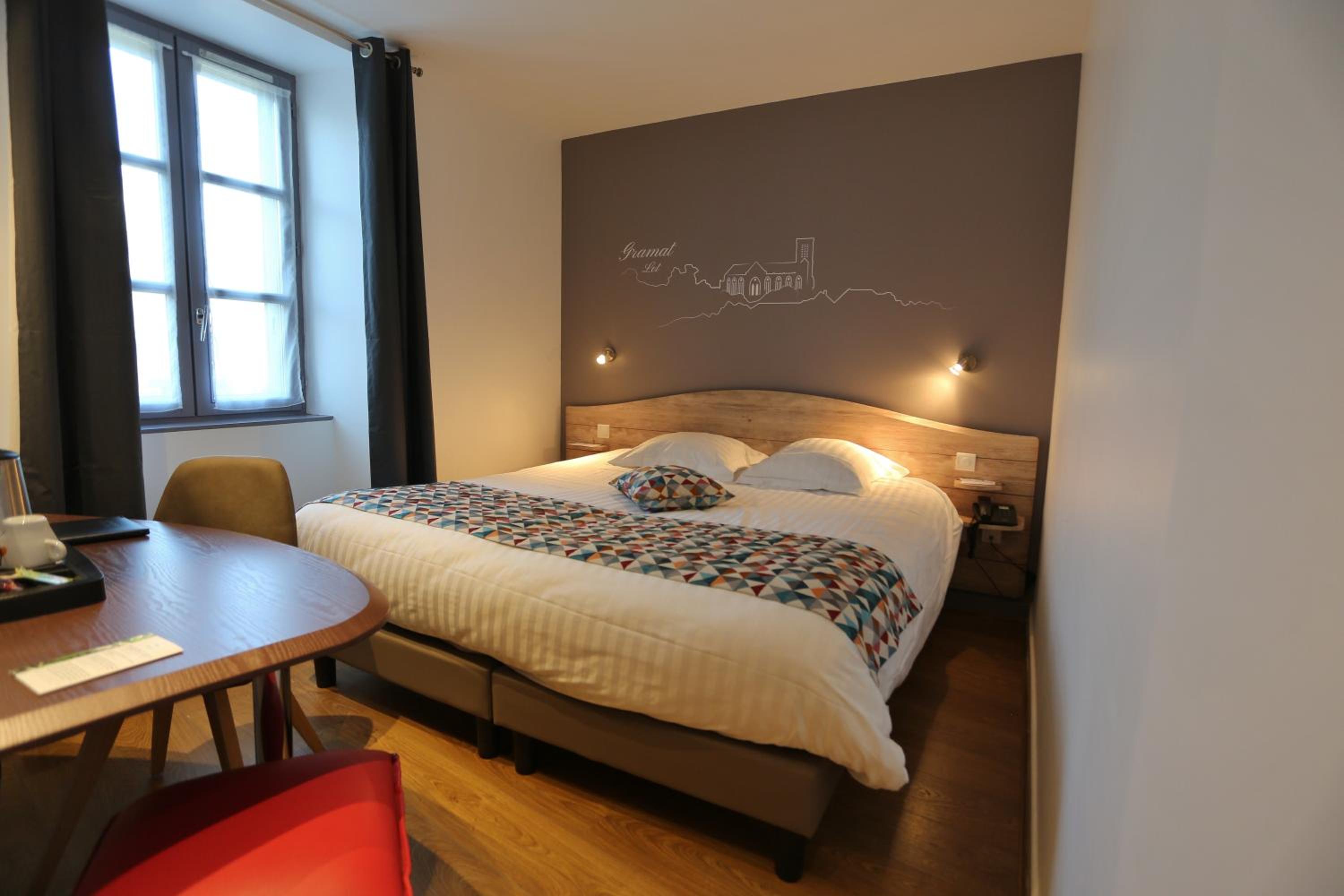 Queen Room with Queen Bed and River View - Photo 3