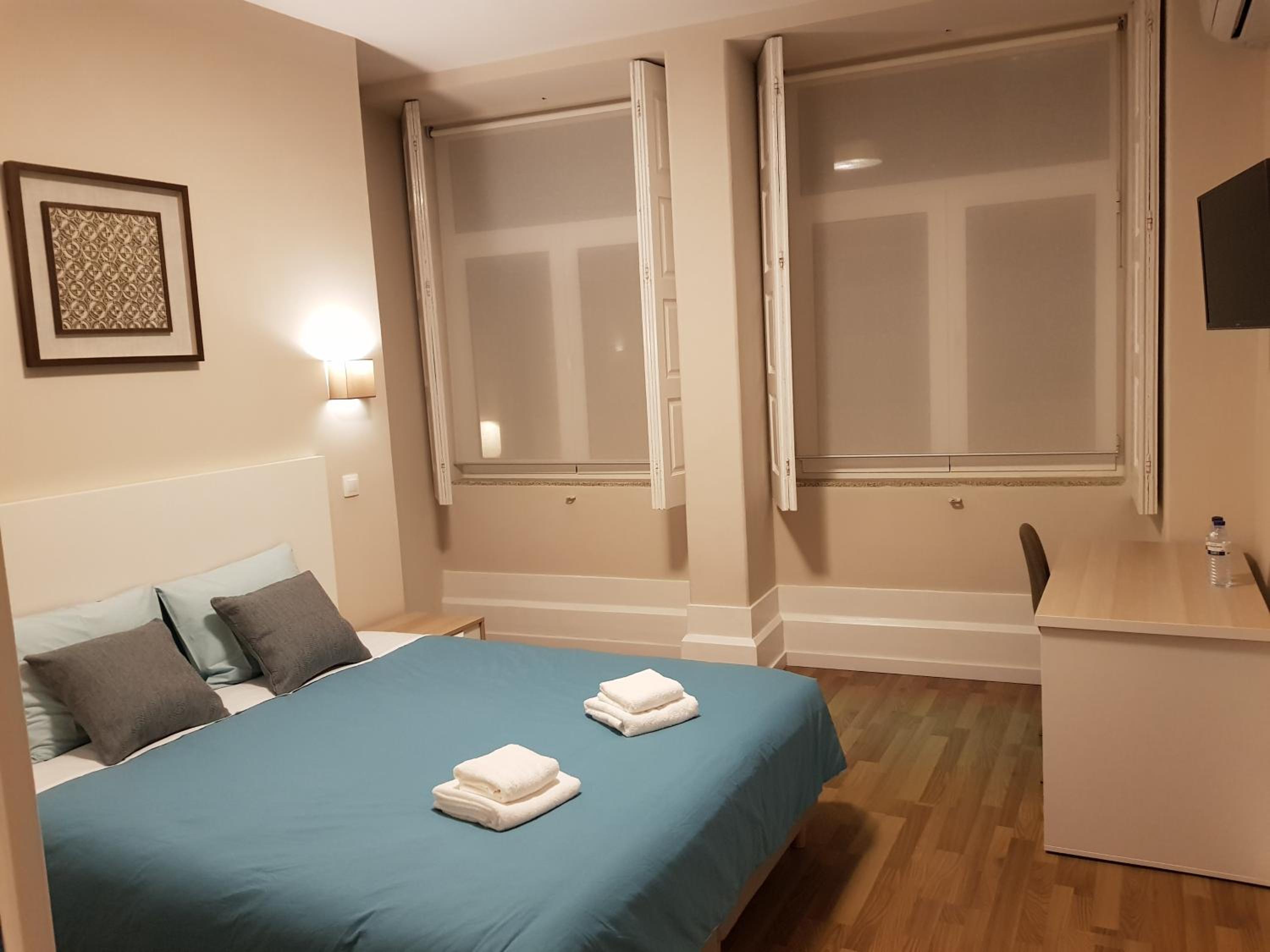 Deluxe Double Room with Extra Bed - Photo 3
