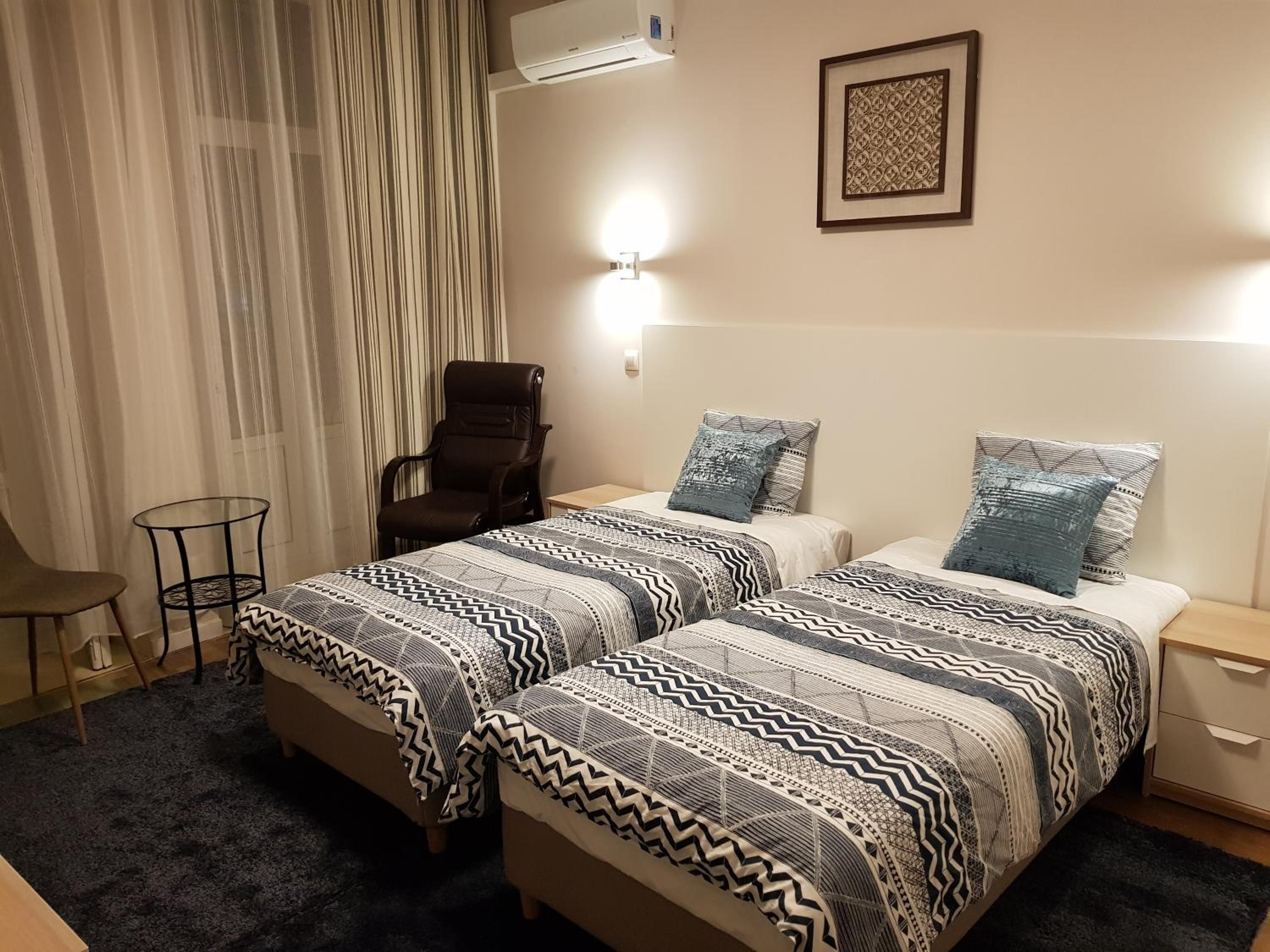 Double or Twin Room with Balcony - Photo 2