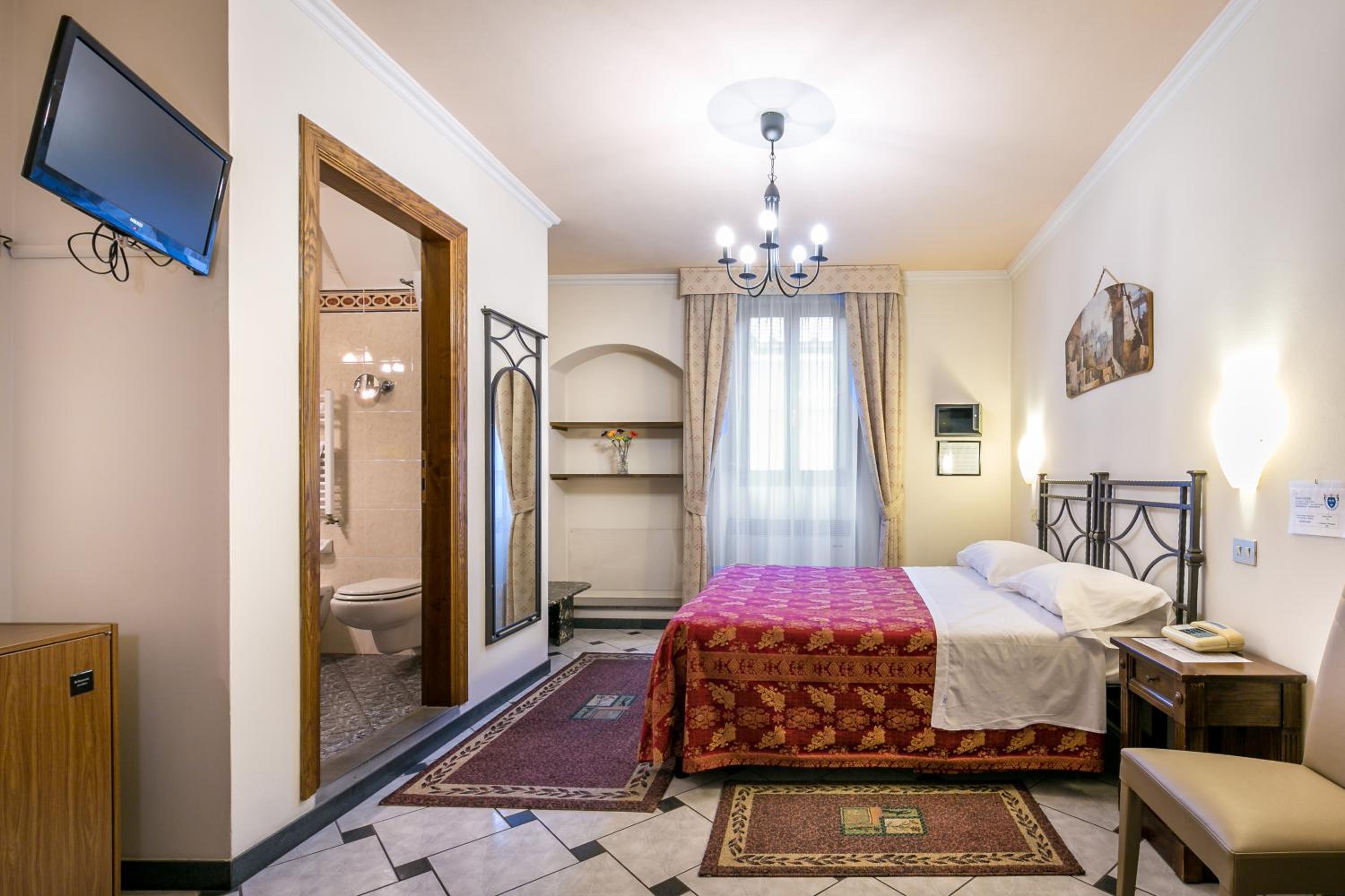 Double or Twin Room - Photo 2