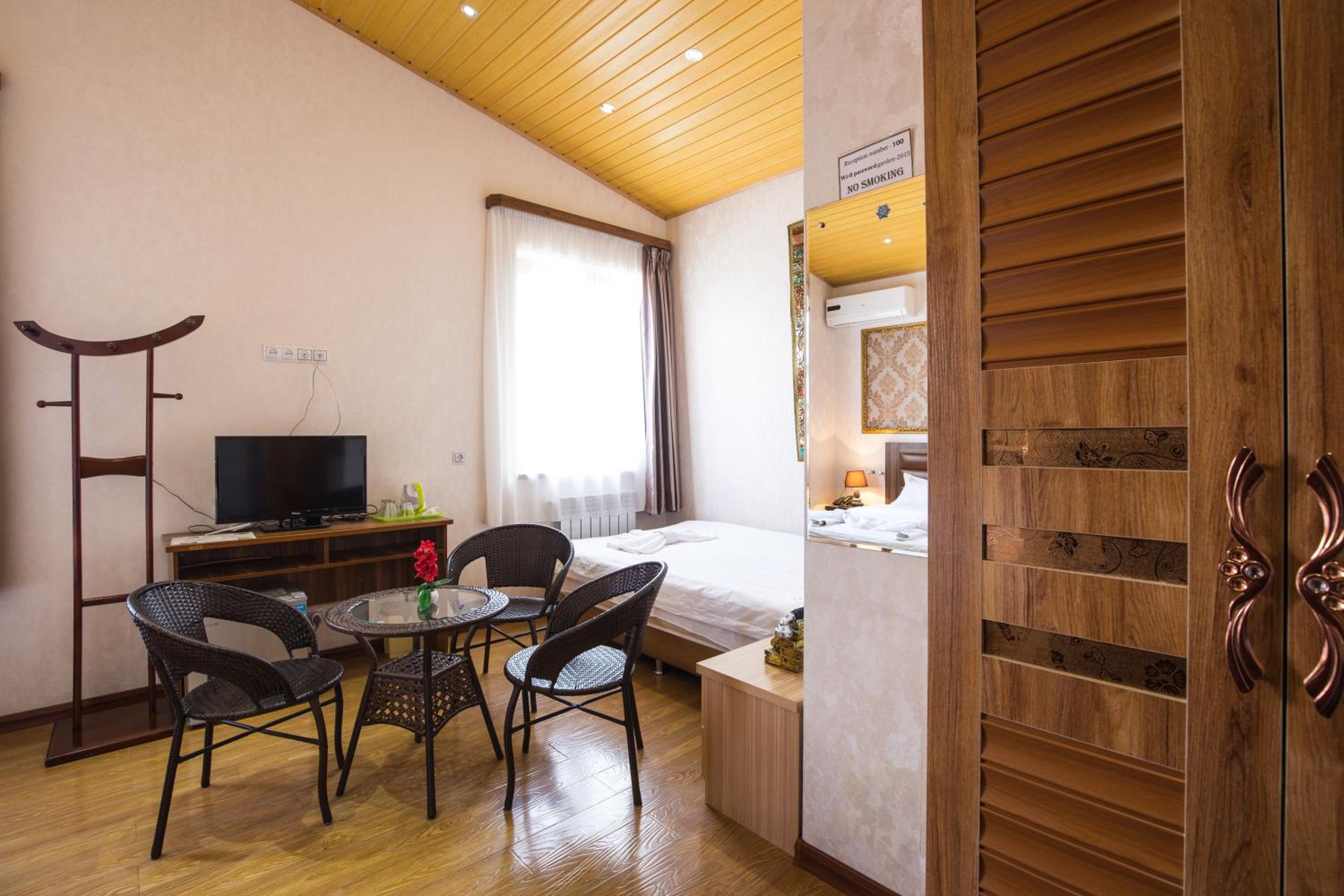 Deluxe Room - Photo 13