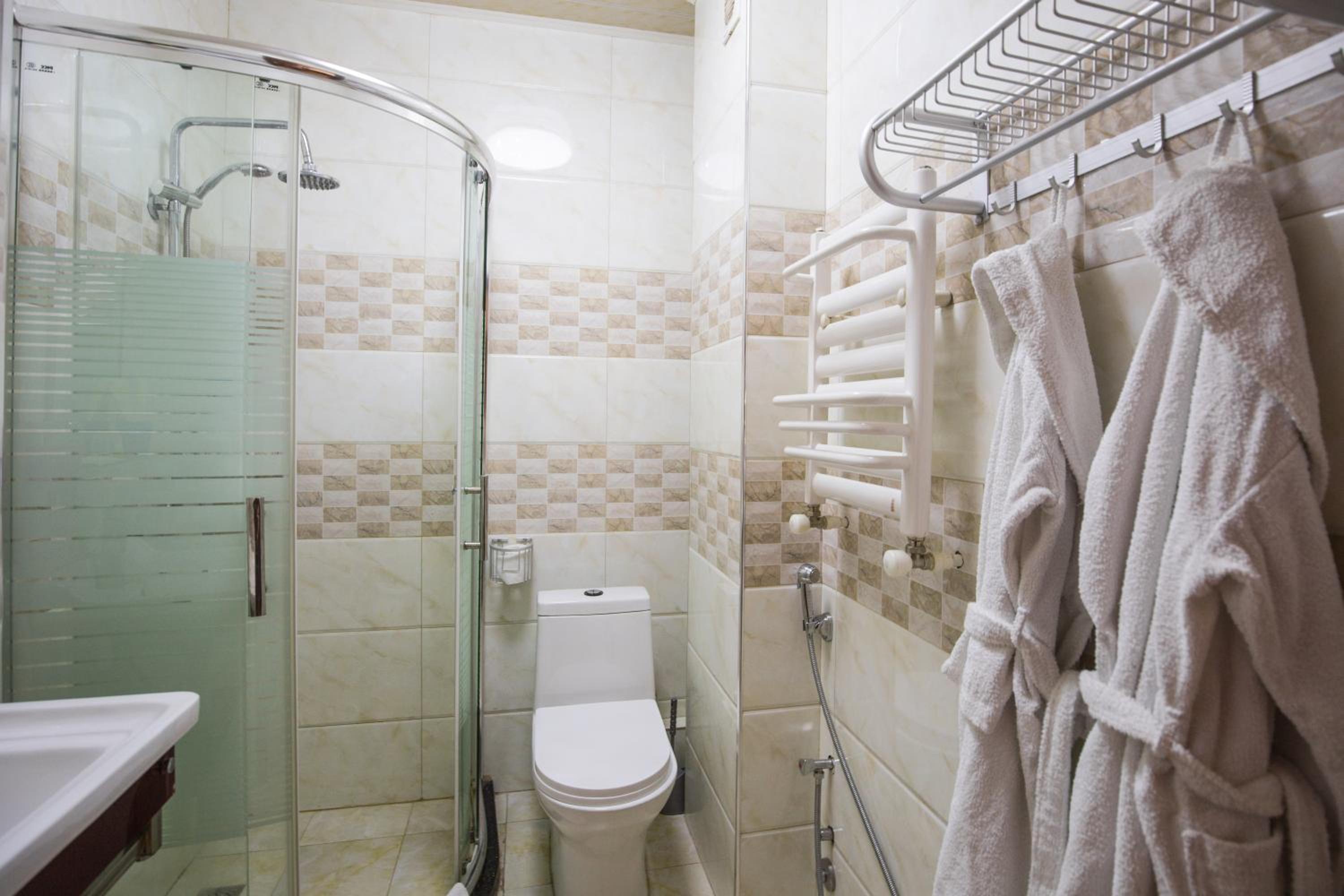 Deluxe Room - Photo 12