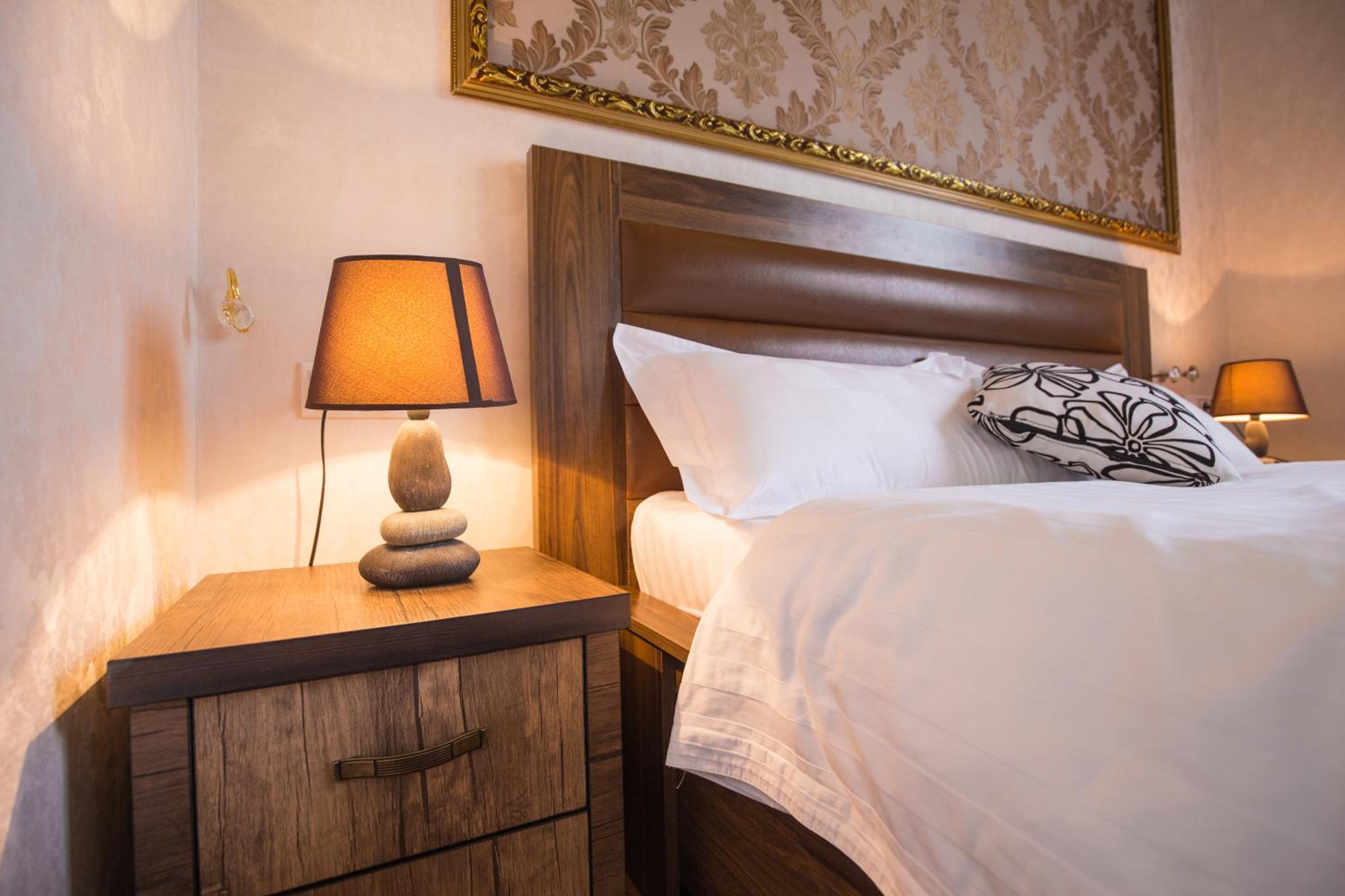 Deluxe Room - Photo 9