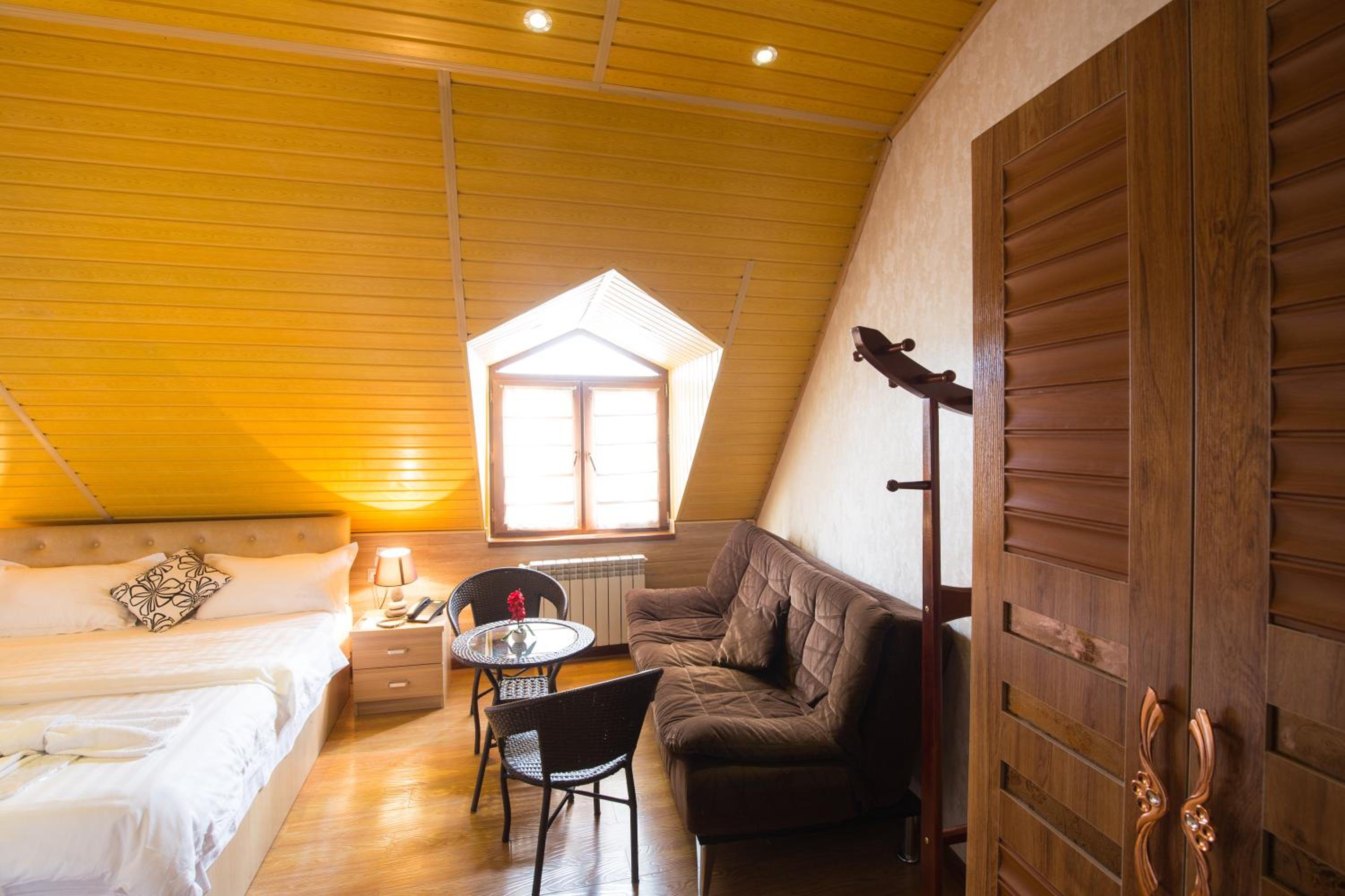 Deluxe Room - Photo 6