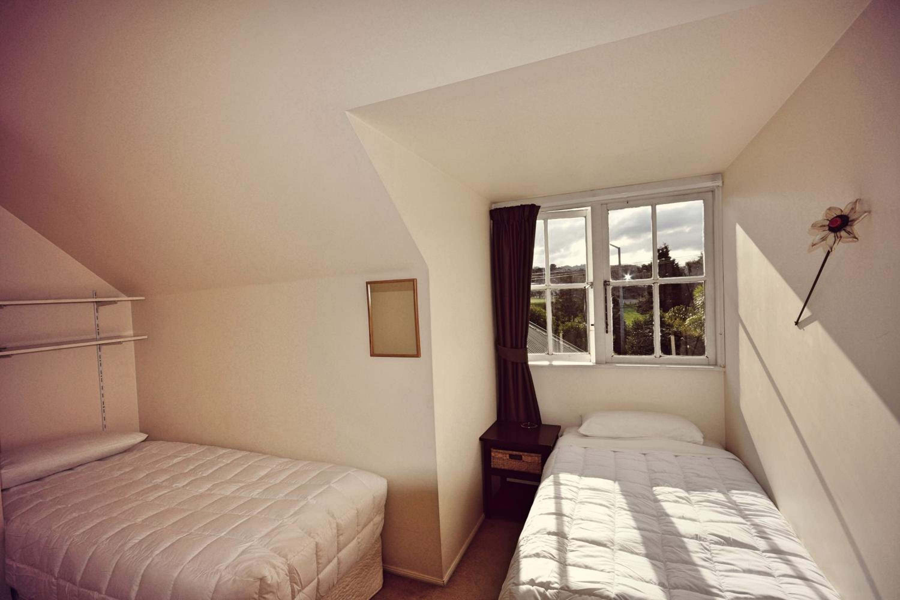 Standard Twin Room with Shared Bathroom