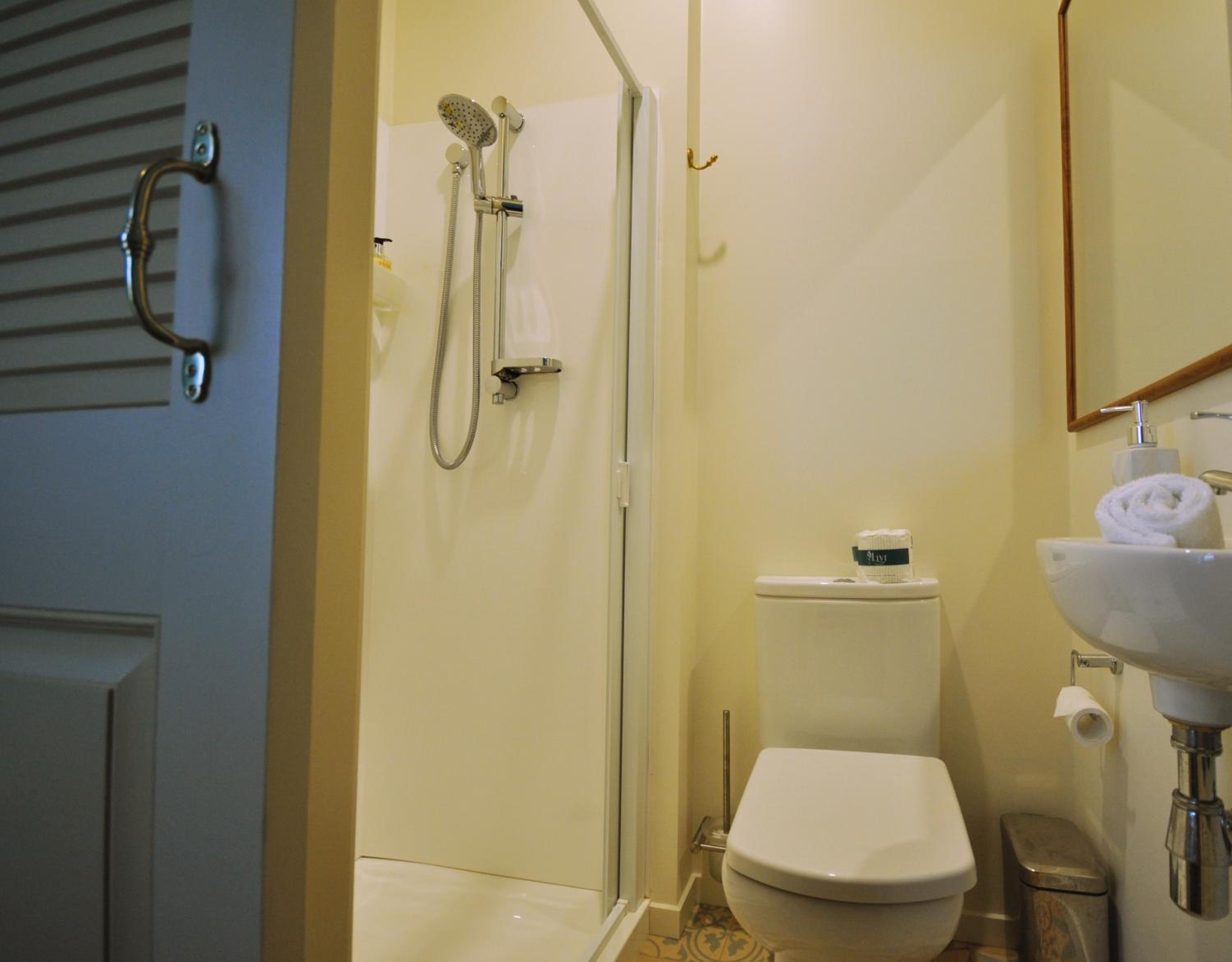 Queen Room - B - Photo 8